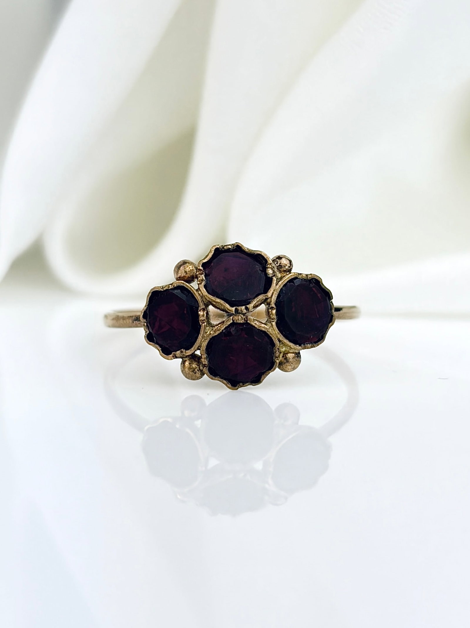 ANTIQUE FLAT CUT GARNET FOUR STONE CLUSTER RING IN GOLD: ANTIQUE FLAT CUT GARNET FOUR STONE CLUSTER RING IN GOLD Beautiful antique garnet ring from the Georgian era!