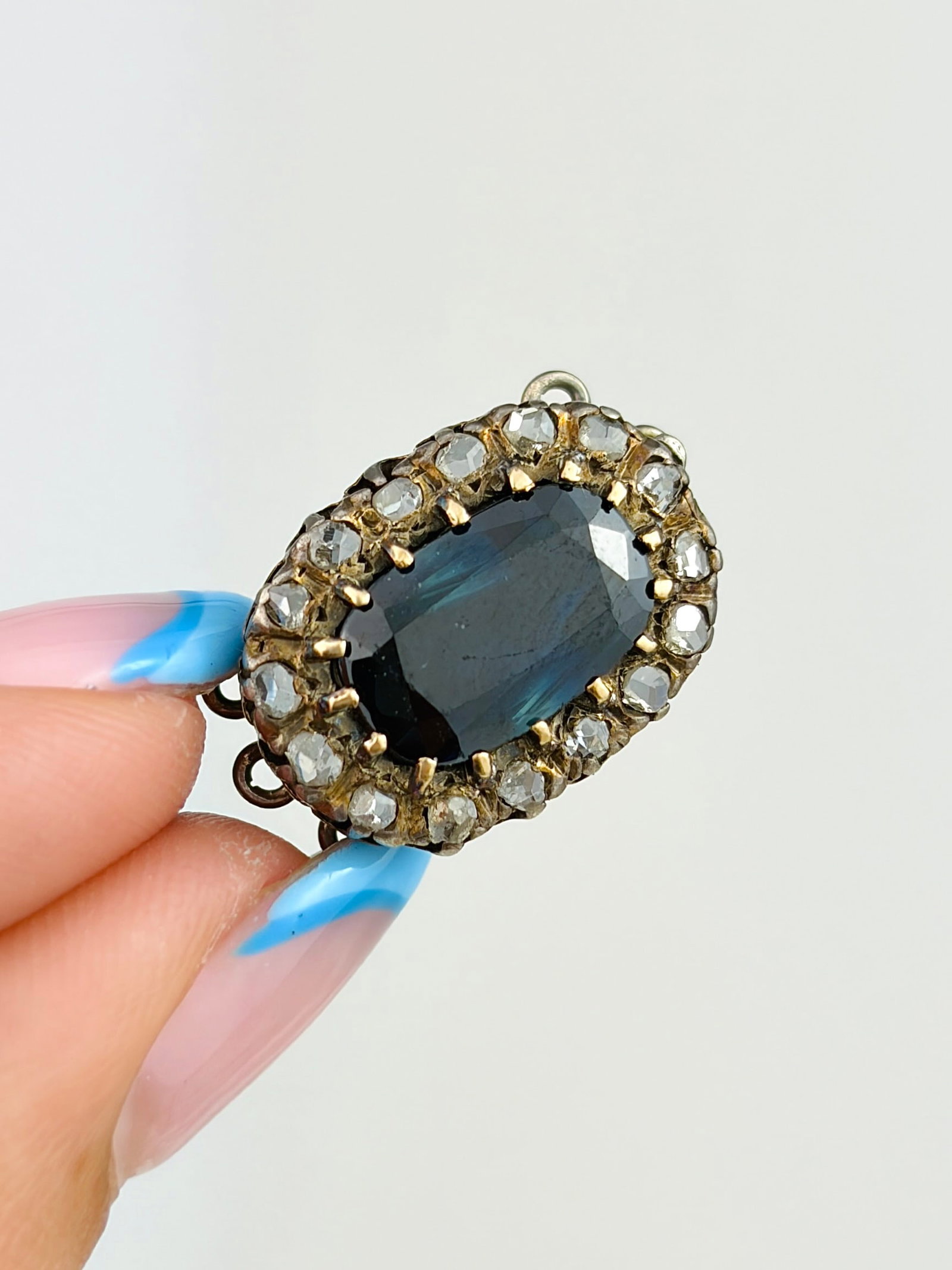 ANTIQUE SAPPHIRE AND DIAMOND CLUSTER CLASP IN WHITE GOLD: ANTIQUE SAPPHIRE AND DIAMOND CLUSTER CLASP IN WHITE GOLD A wonderful clasp!