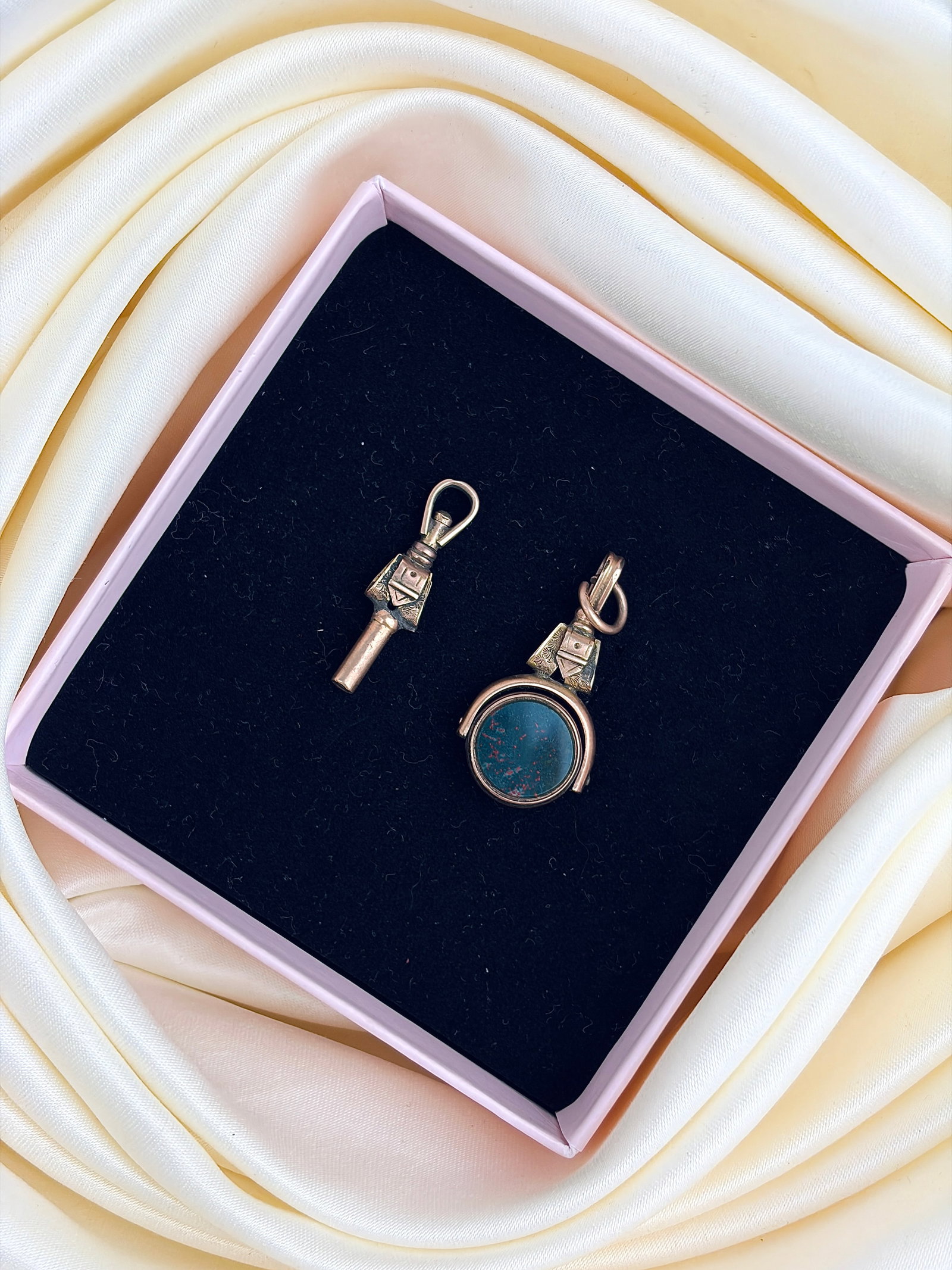 ANTIQUE 9CT GOLD WATCH KEY AND SPINNING FOB SEAL PENDANT - 4