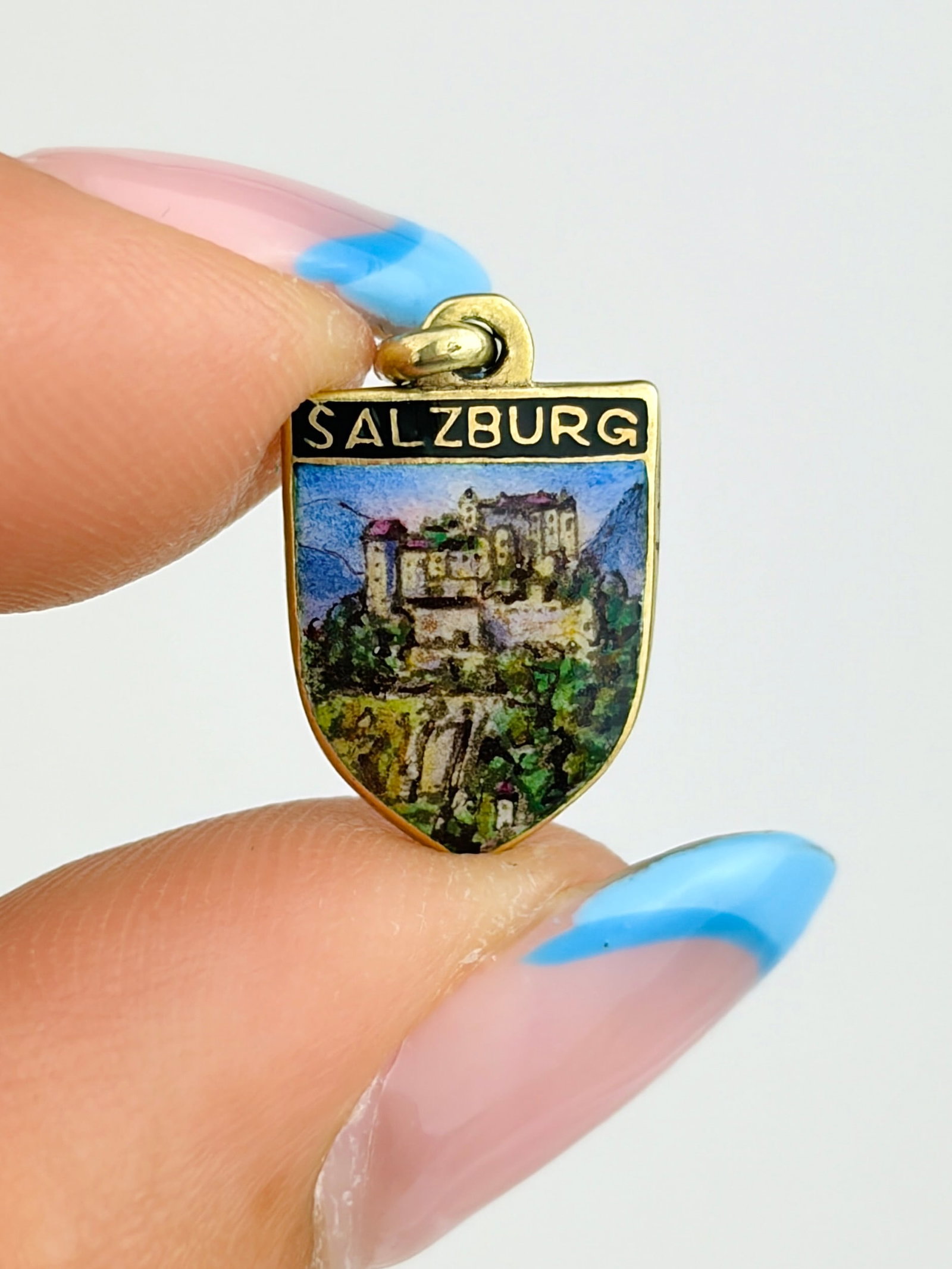VINTAGE 14CT GOLD ENAMEL SALZBURG CHARM: VINTAGE 14CT GOLD ENAMEL SALZBURG CHARM