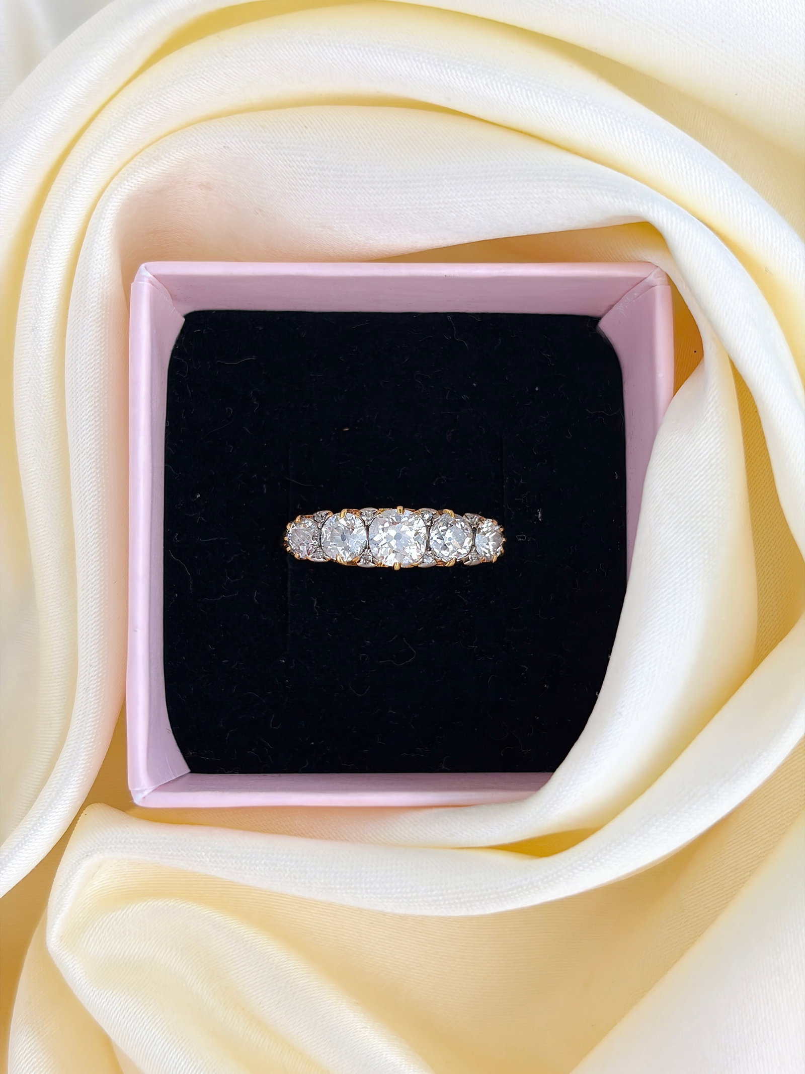 ANTIQUE 18CT YELLOW GOLD 1.80CT TOTAL DIAMOND 5 STONE RING WITH DIAMOND POINTS - 11