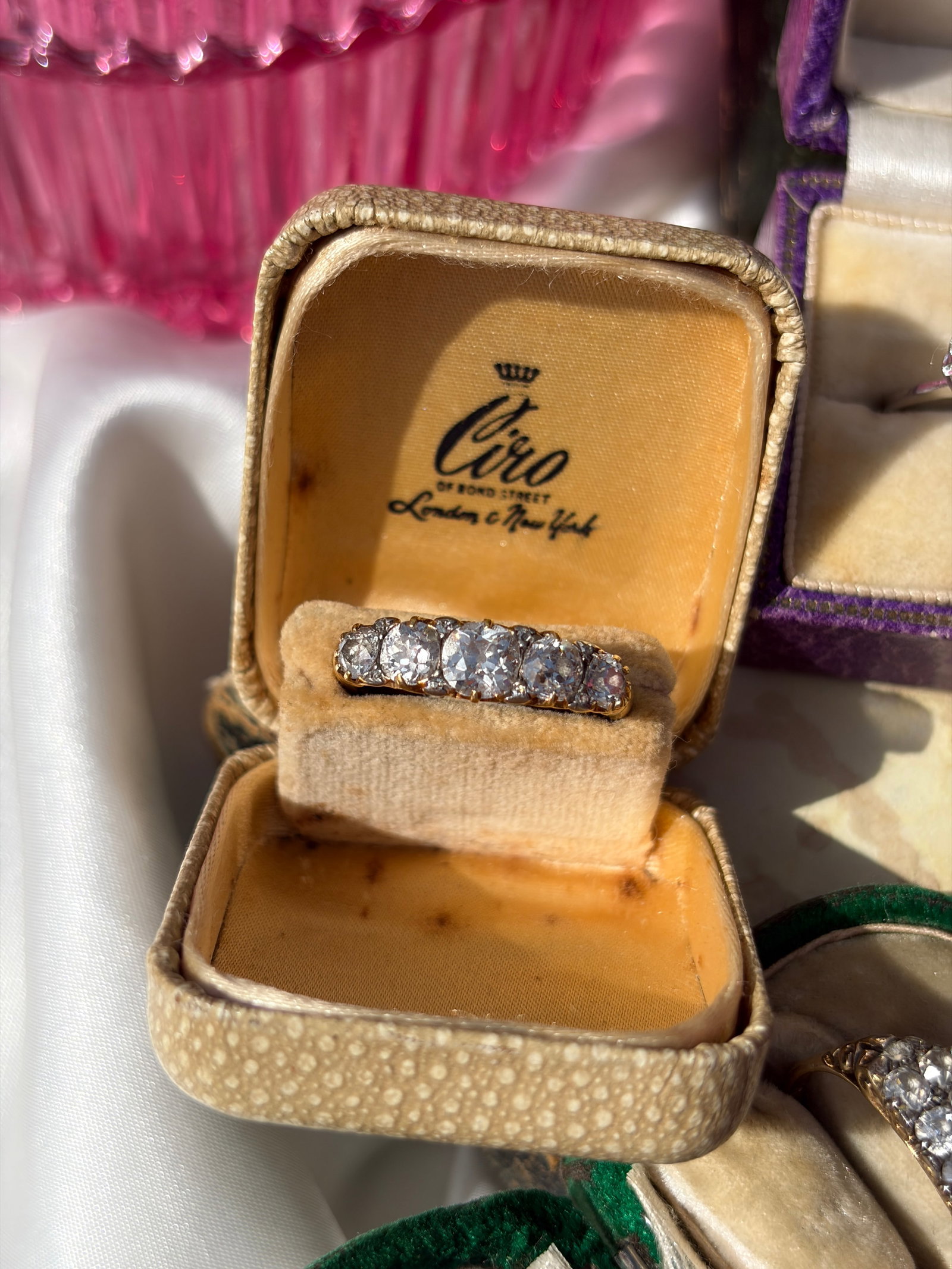 ANTIQUE 18CT YELLOW GOLD 1.80CT TOTAL DIAMOND 5 STONE RING WITH DIAMOND POINTS - 2