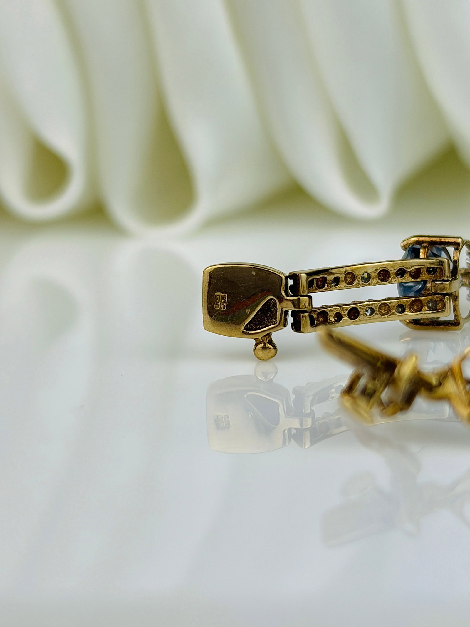 VINTAGE 9CT YELLOW AND WHITE GOLD BLUE TOPAZ HEART BRACELET - 5