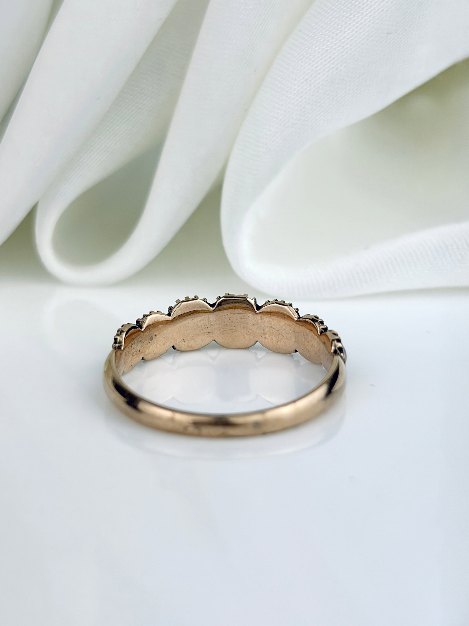 ANTIQUE GEORGIAN PEARL HALF HOOP RING IN GOLD - 3