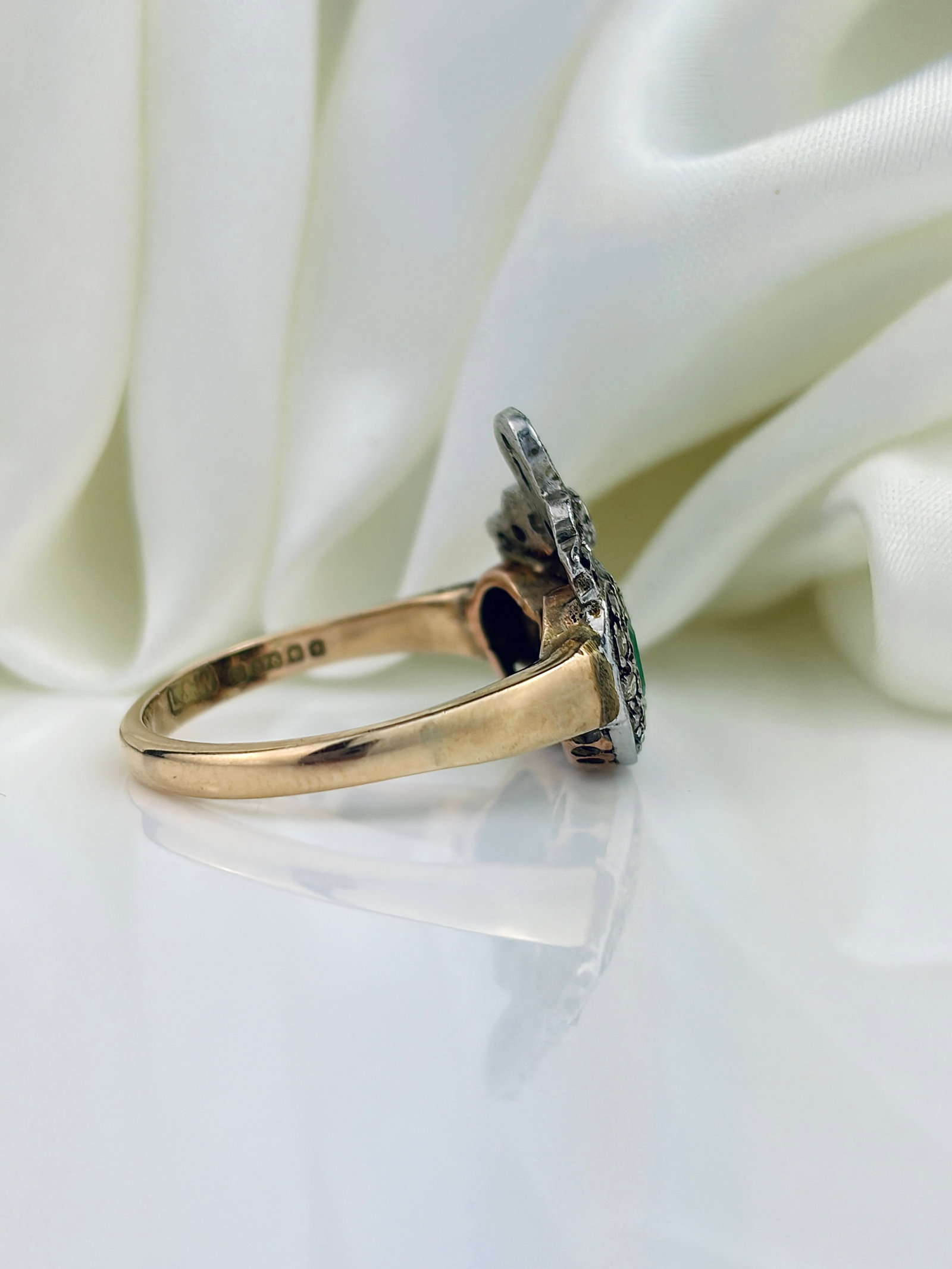 VINTAGE C.1983 9CT GOLD EMERALD AND DIAMOND DOUBLE HEART RING - 2