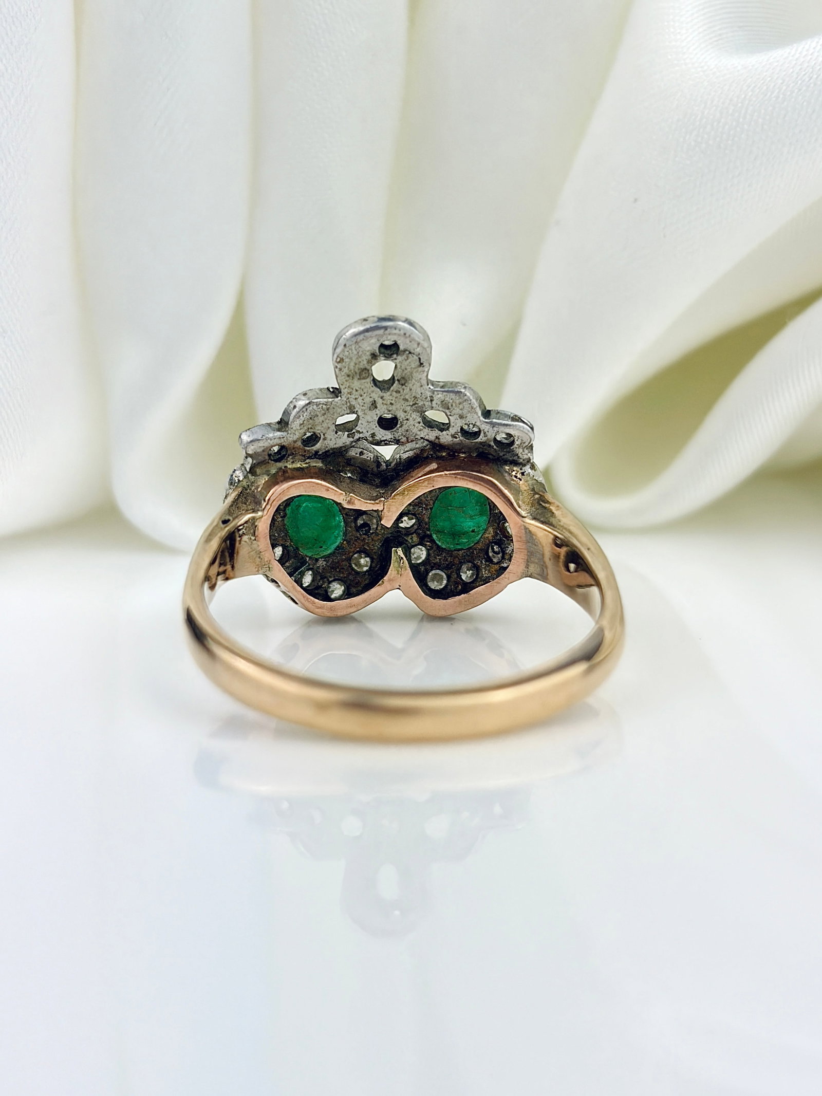 VINTAGE C.1983 9CT GOLD EMERALD AND DIAMOND DOUBLE HEART RING - 3