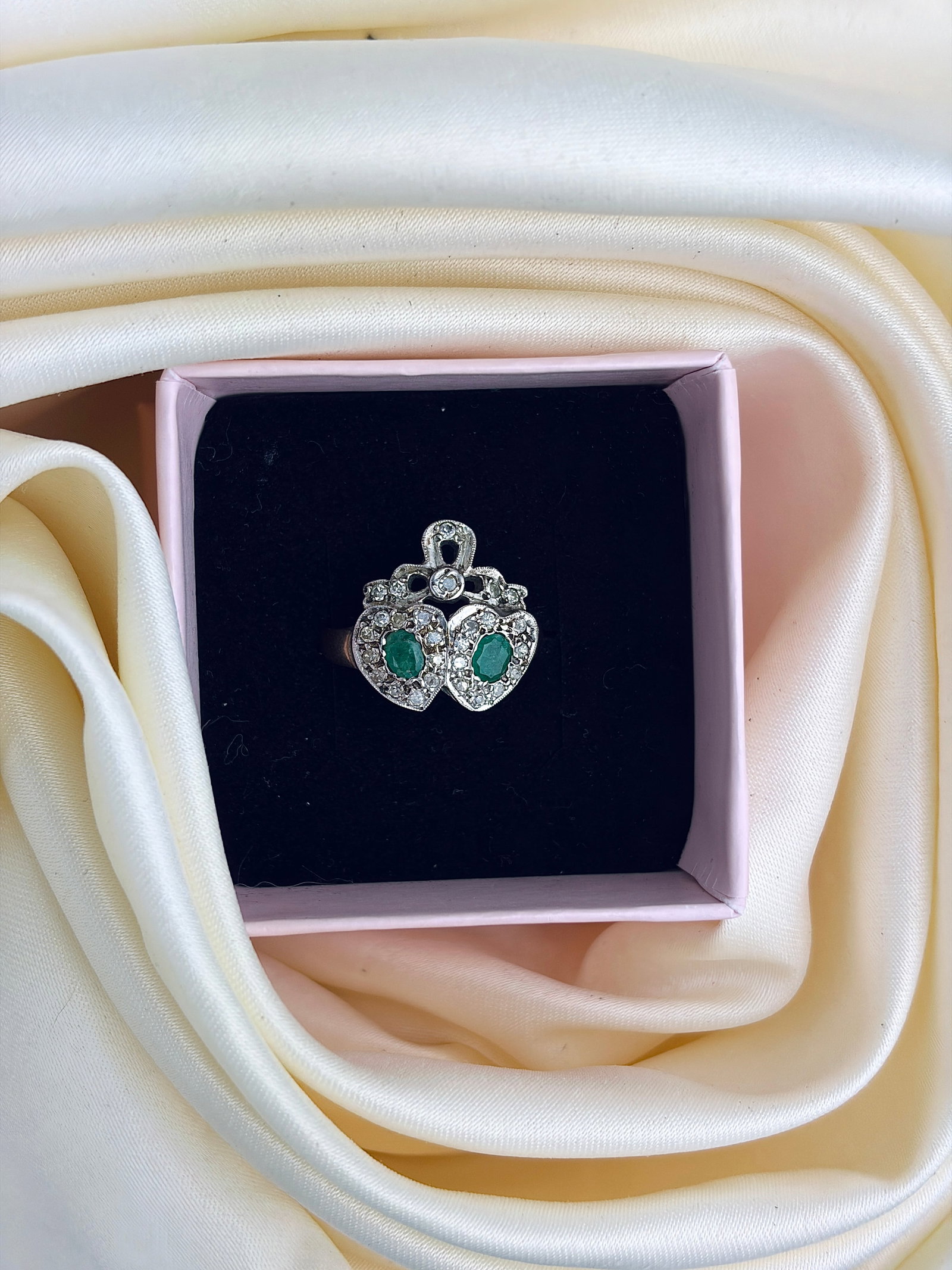 VINTAGE C.1983 9CT GOLD EMERALD AND DIAMOND DOUBLE HEART RING - 9