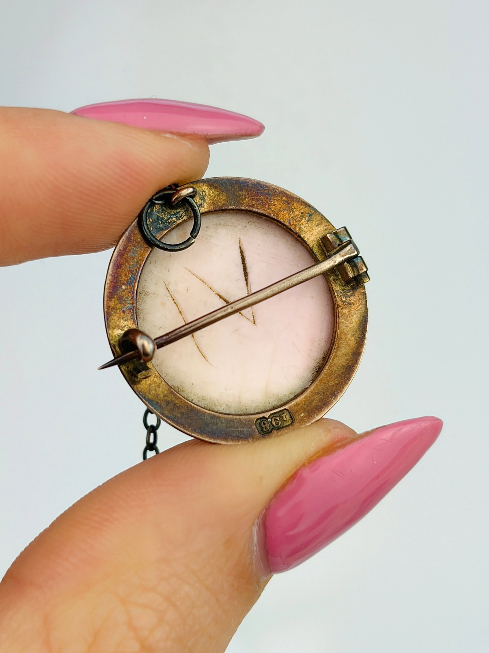 ANTIQUE 9CT GOLD PINK CAMEO BROOCH - 3