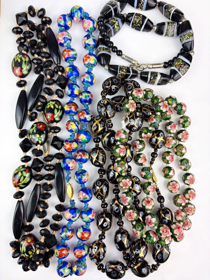 MIXED LOT 5X BEADED NECKLACES (1 of 4)