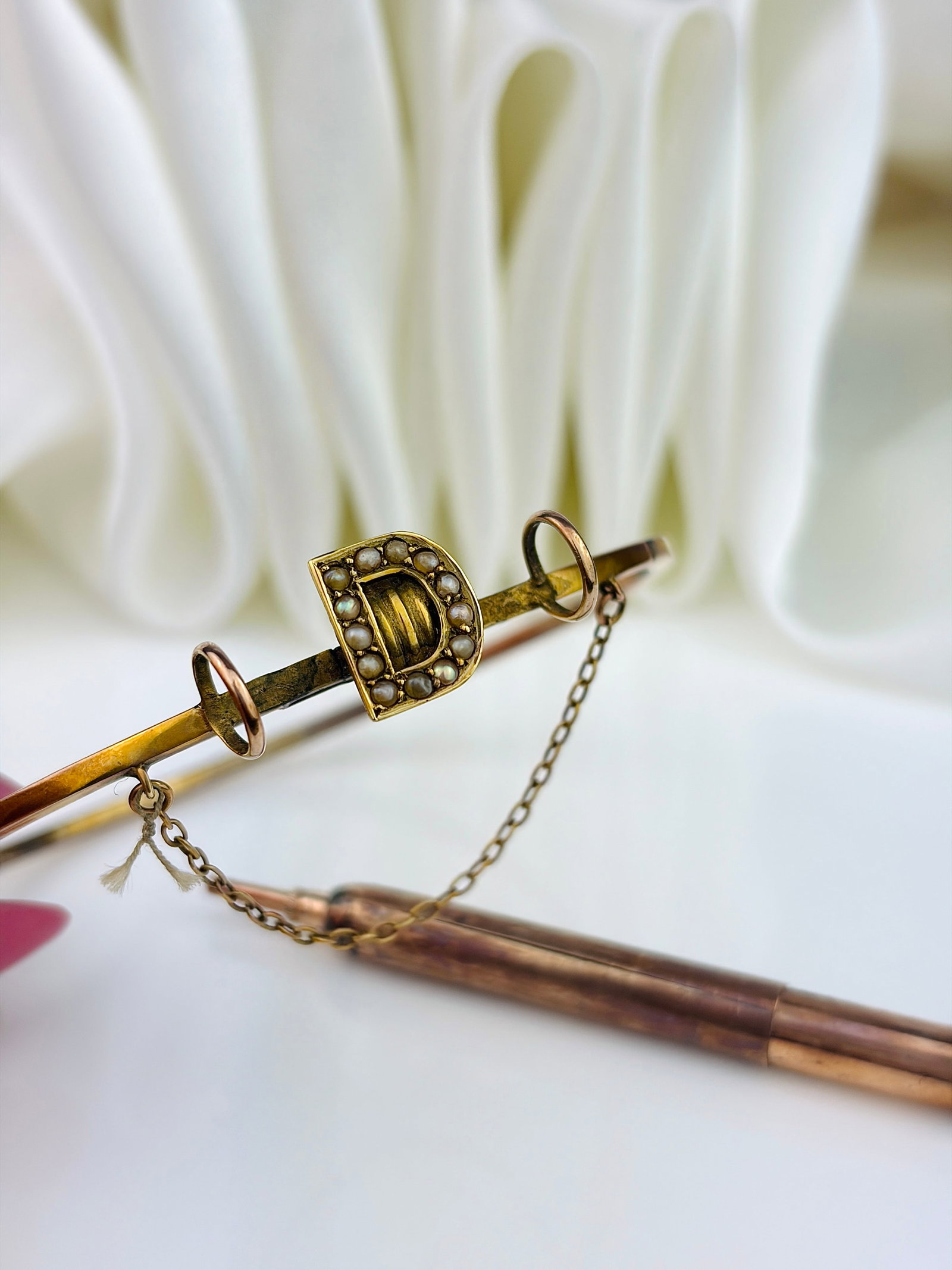 ANTIQUE GOLD PENCIL BANGLE BRACELET WITH PEARL INITIAL - 3