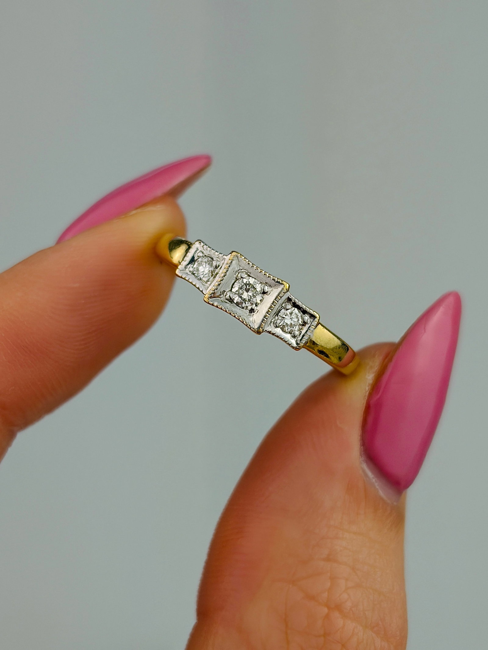VINTAGE 18CT YELLOW AND WHITE GOLD DIAMOND 3 STONE RING - 5