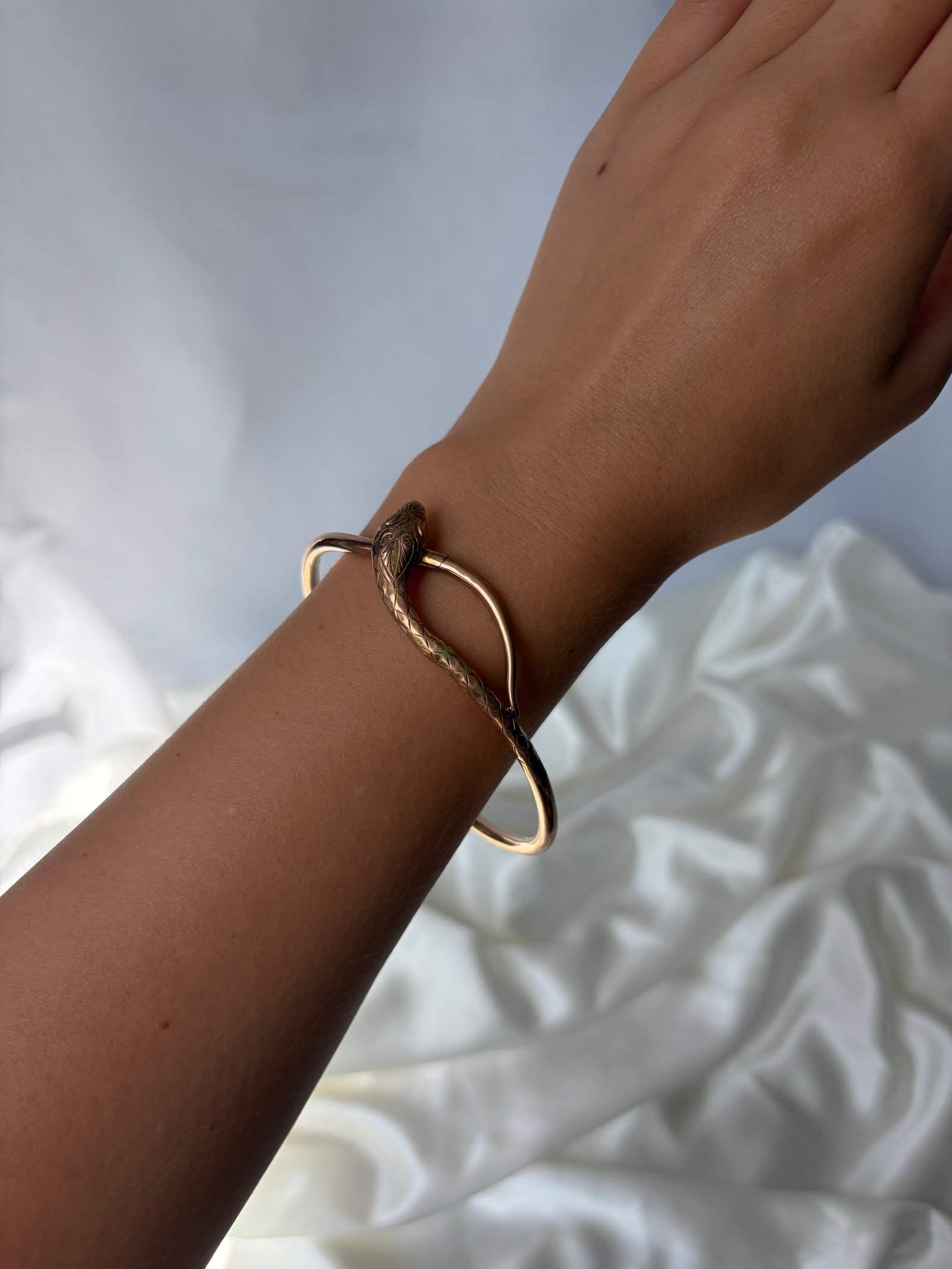 ANTIQUE 9CT GOLD WIDE SNAKE ARM BANGLE/ BRACELET - 6