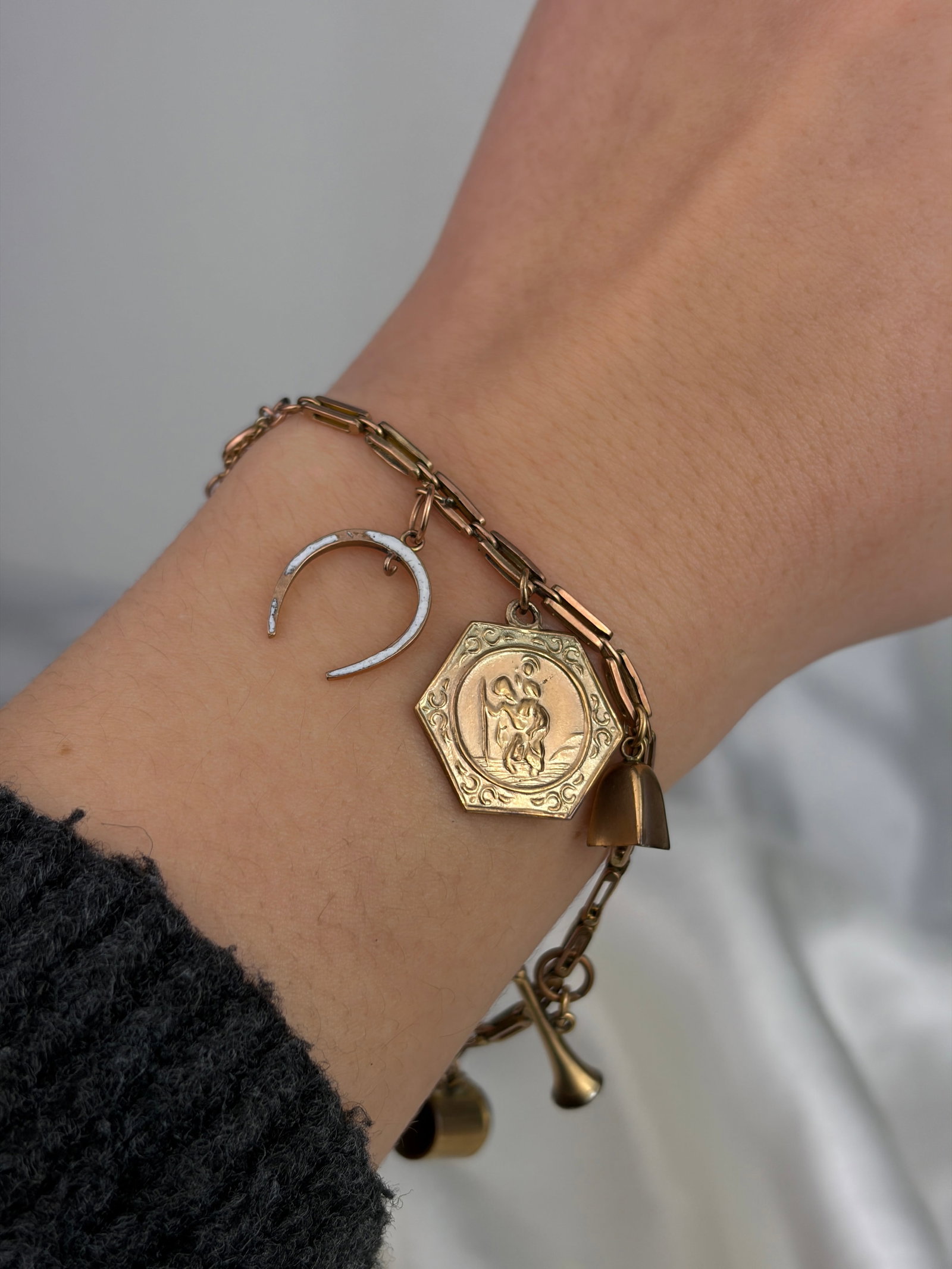 VINTAGE 9CT YELLOW GOLD CHARM BRACELET WITH ENAMEL HORSESHOE, ST. CHRISTOPHER ETC - 5