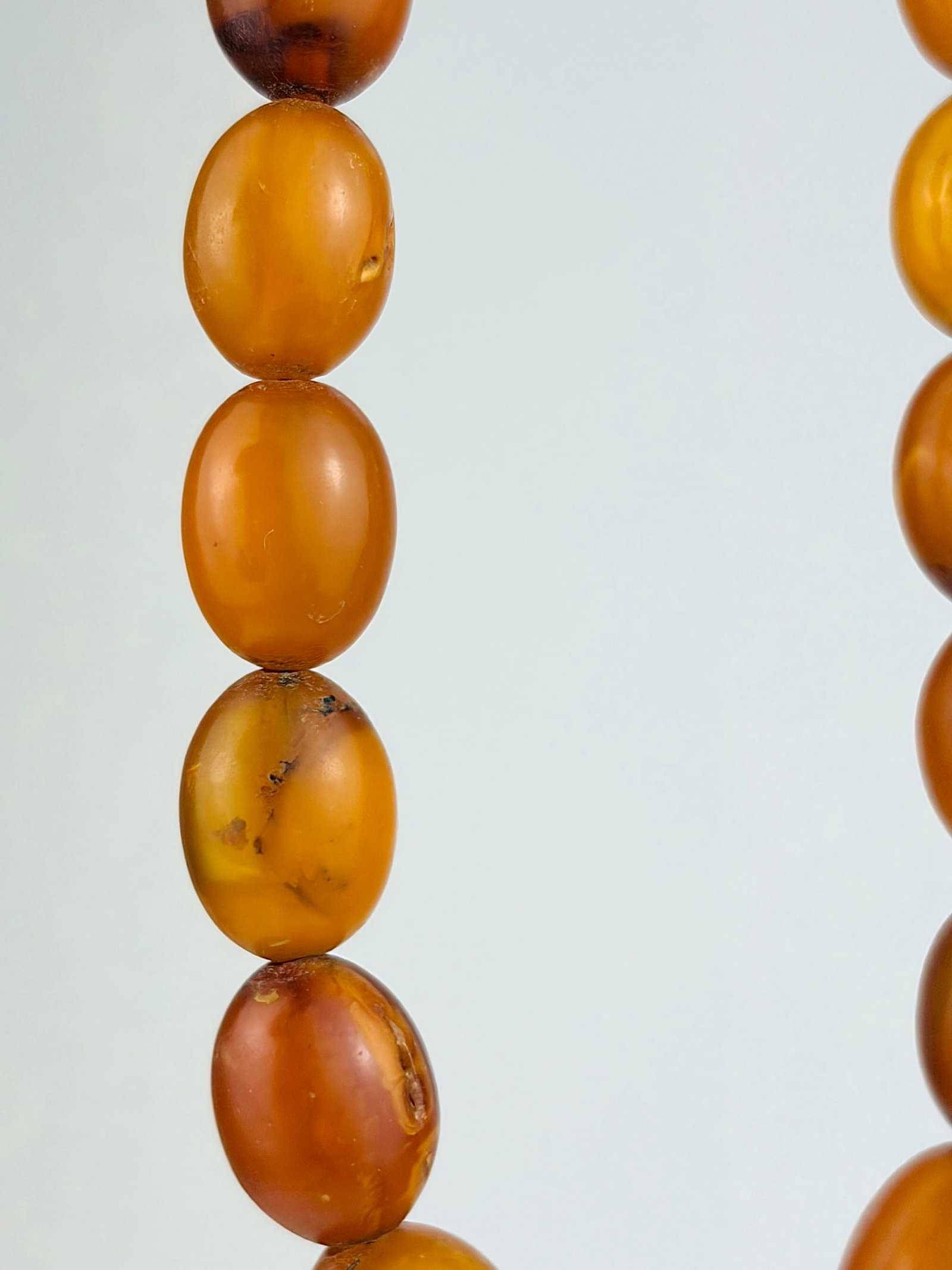 AMBER BAKELITE BEADED NECKLACE - 2