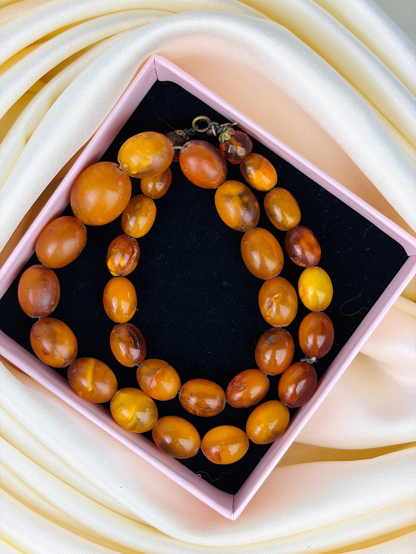 AMBER BAKELITE BEADED NECKLACE - 5