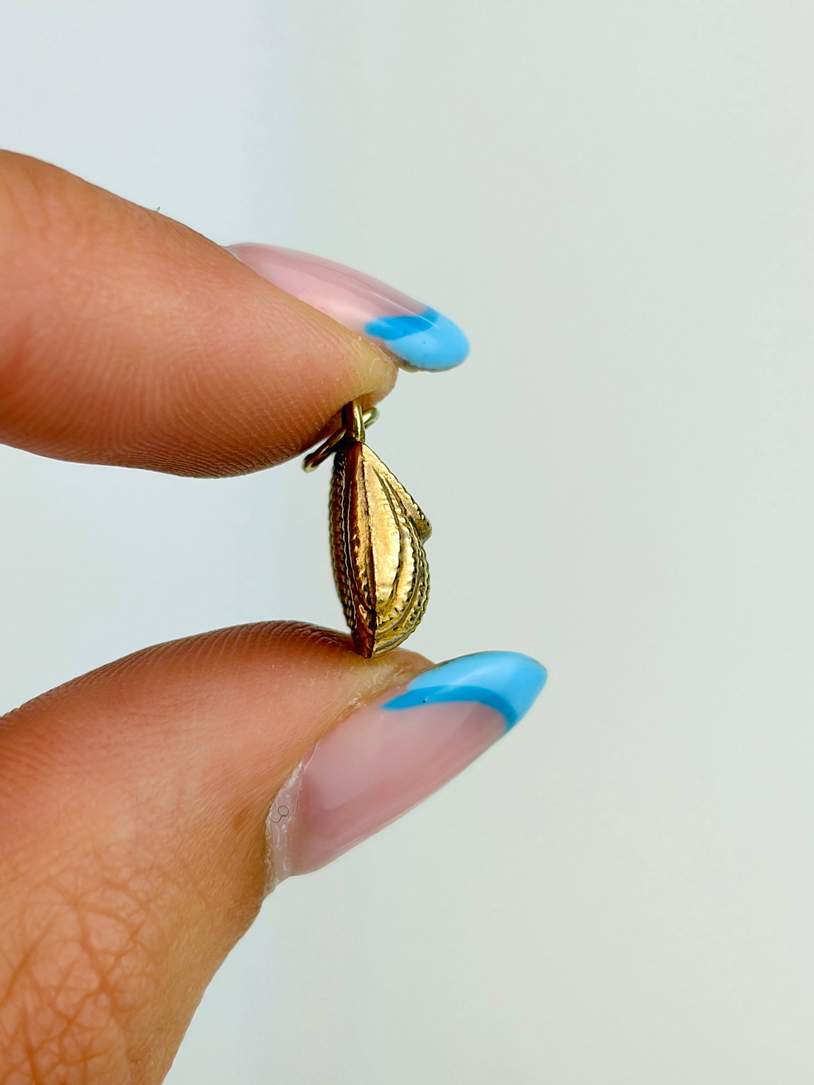 VINTAGE 9CT GOLD TEXTURED COIN PURSE CHARM - 2