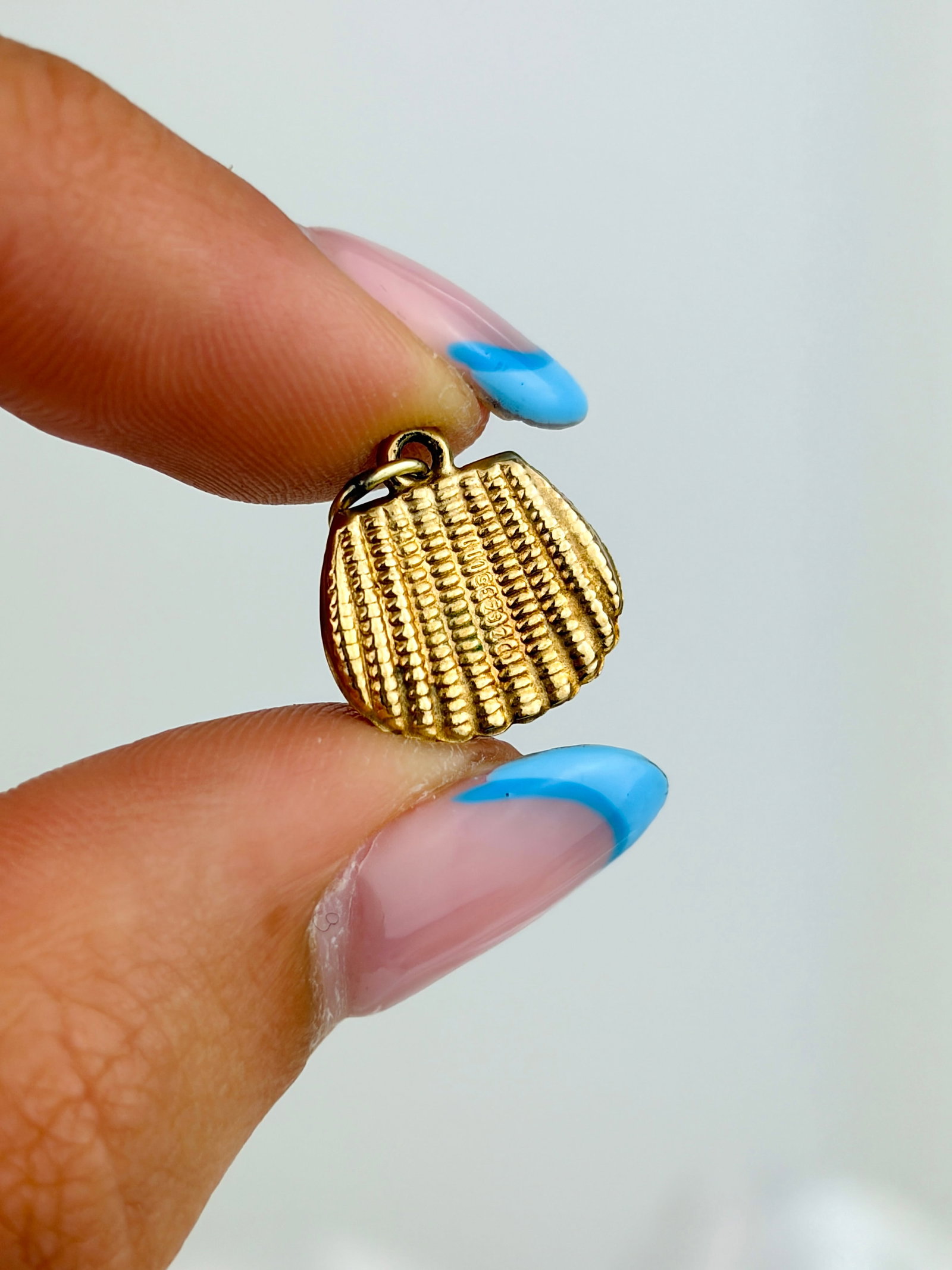 VINTAGE 9CT GOLD TEXTURED COIN PURSE CHARM - 3