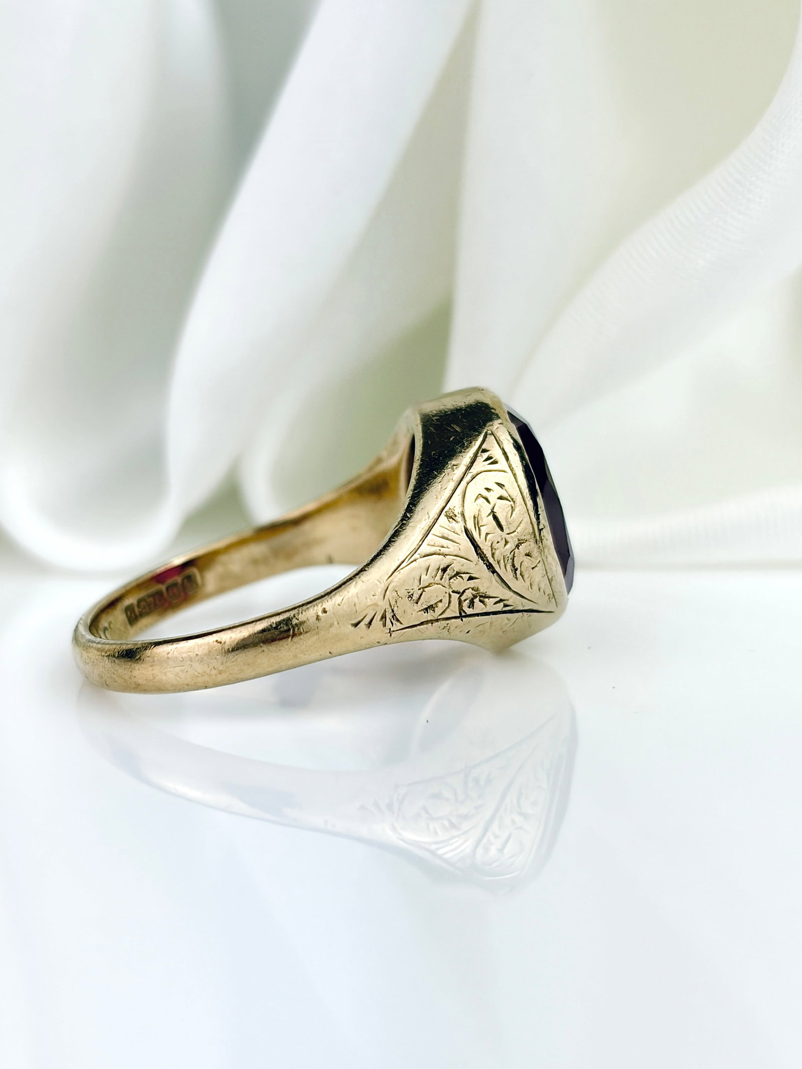 VINTAGE C.1961 CHUNKY 9CT YELLOW GOLD RUBY SIGNET RING - 2