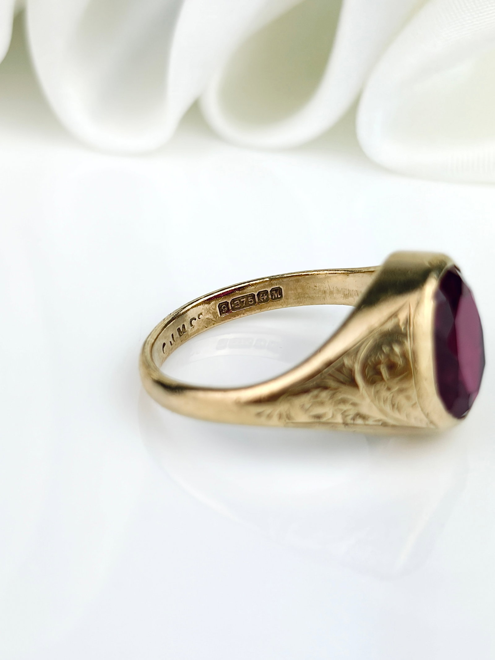 VINTAGE C.1961 CHUNKY 9CT YELLOW GOLD RUBY SIGNET RING - 4