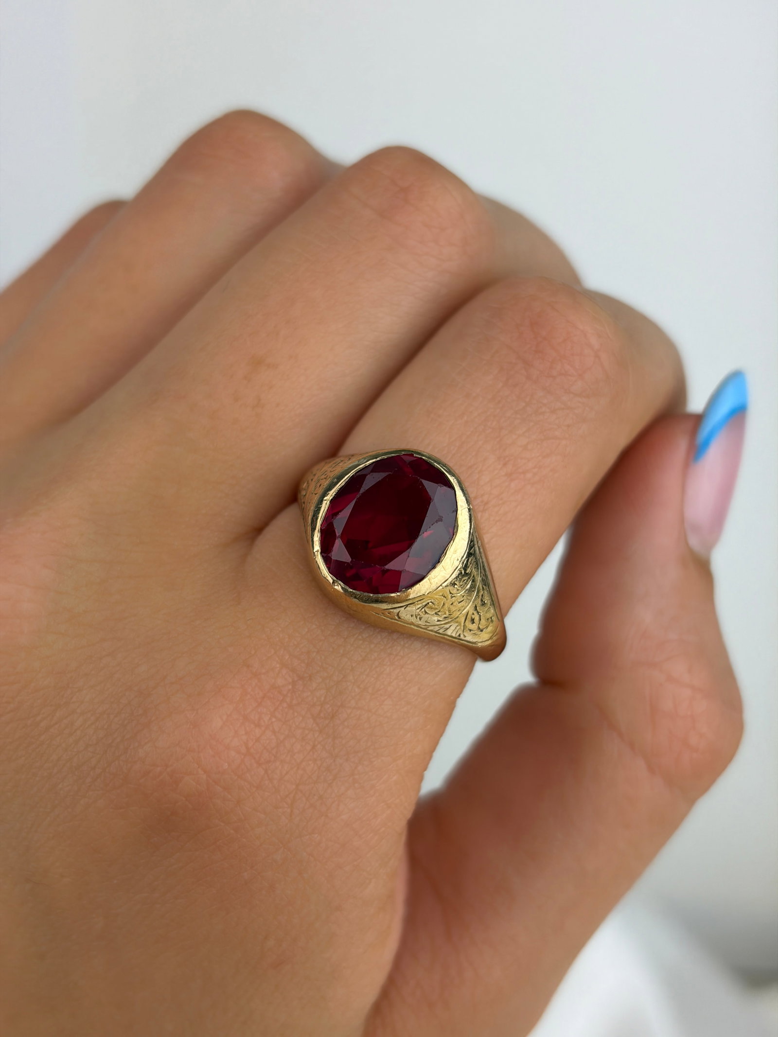 VINTAGE C.1961 CHUNKY 9CT YELLOW GOLD RUBY SIGNET RING - 8