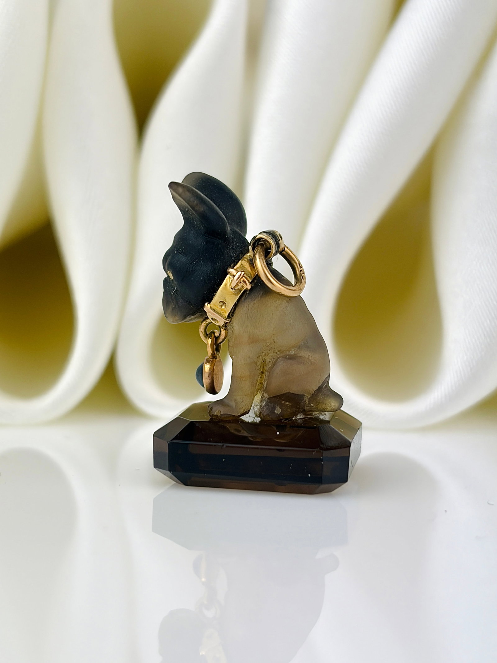 RARE CARTIER STYLE CARVED DOG CHARM WITH 18CT GOLD COLLAR - 3