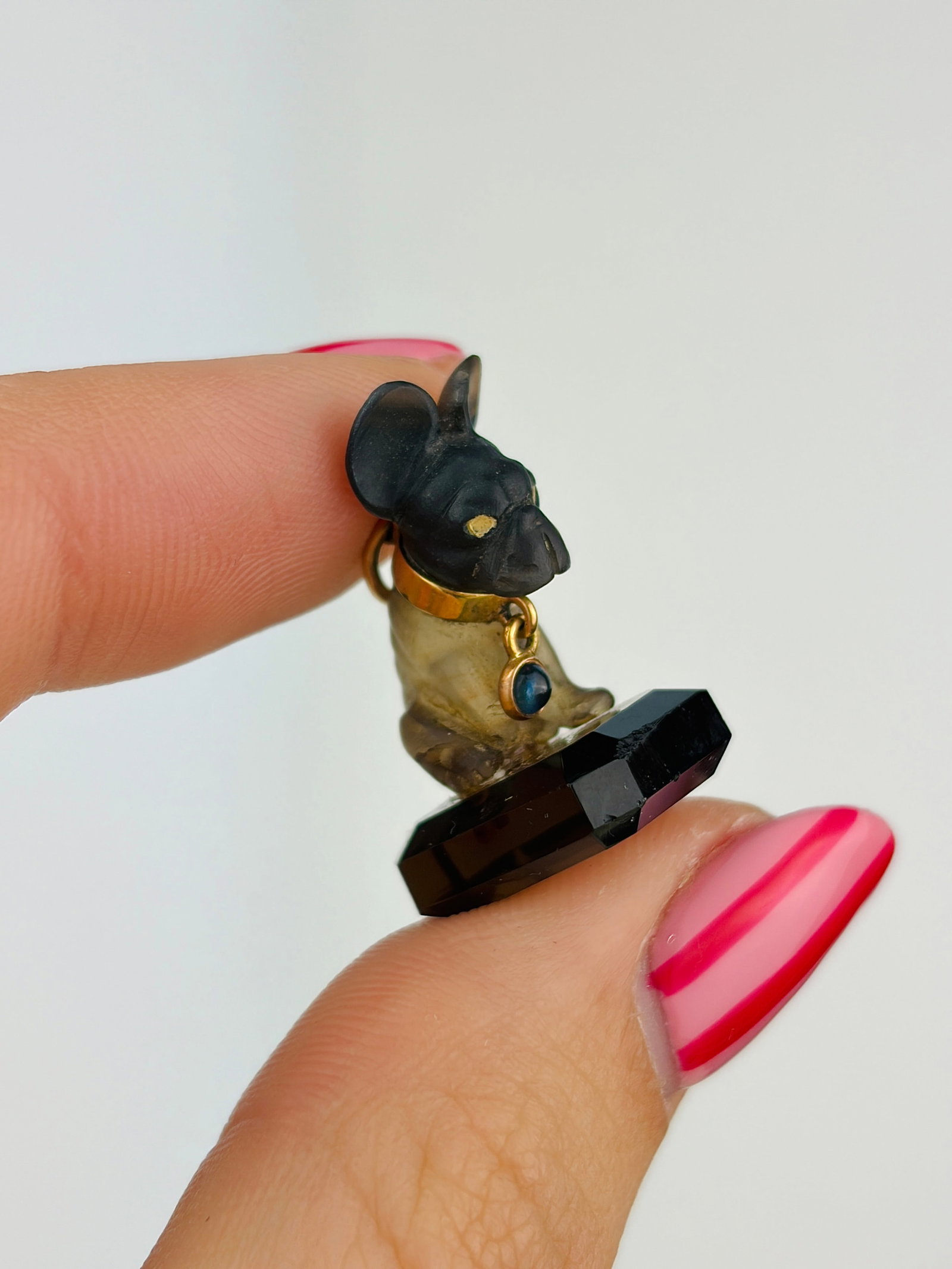 RARE CARTIER STYLE CARVED DOG CHARM WITH 18CT GOLD COLLAR - 4