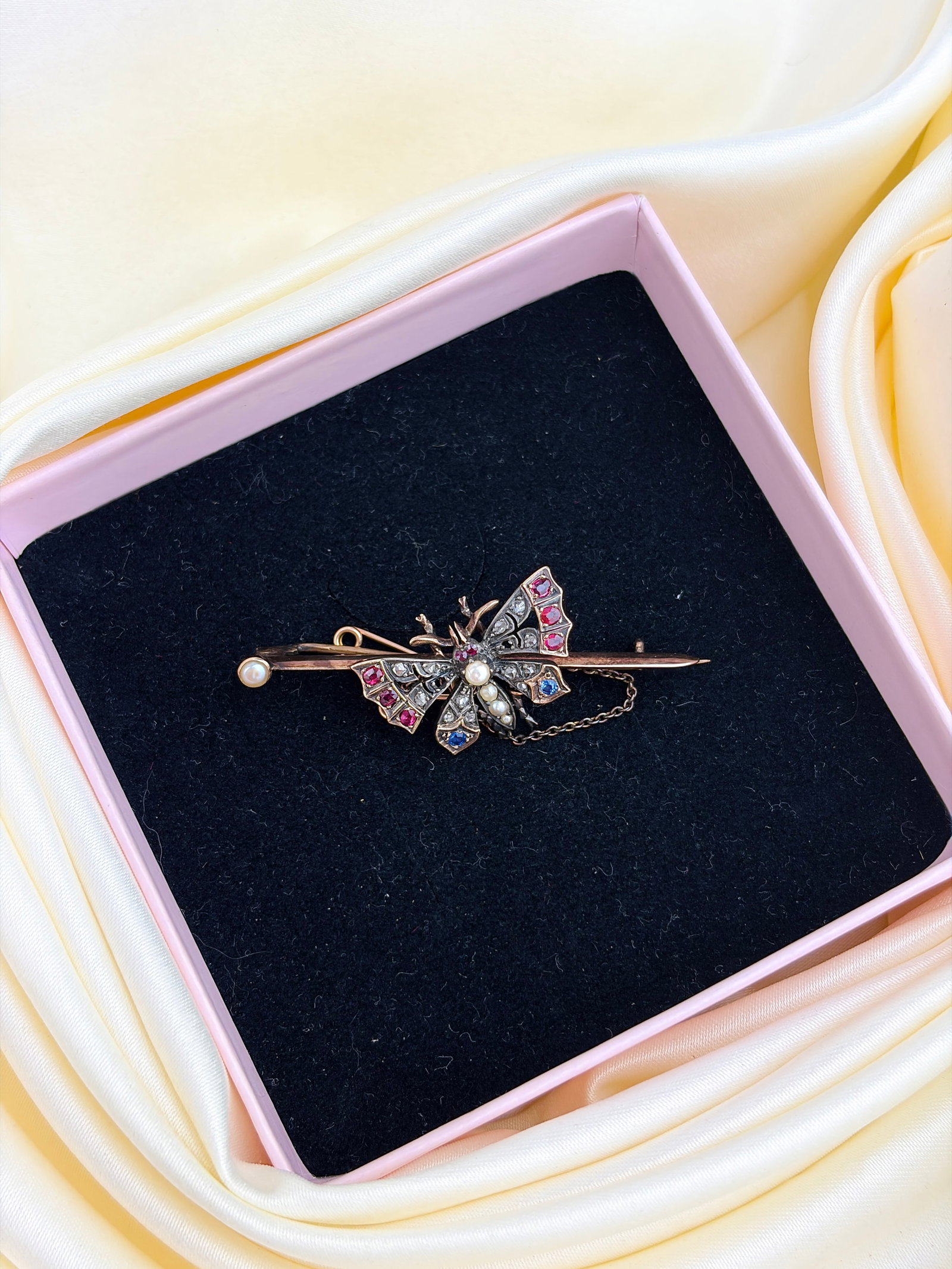 LARGE SIZE - ANTIQUE RUBY , DIAMOND , SAPPHIRE AND PEARL BUTTERFLY BROOCH IN GOLD - 5