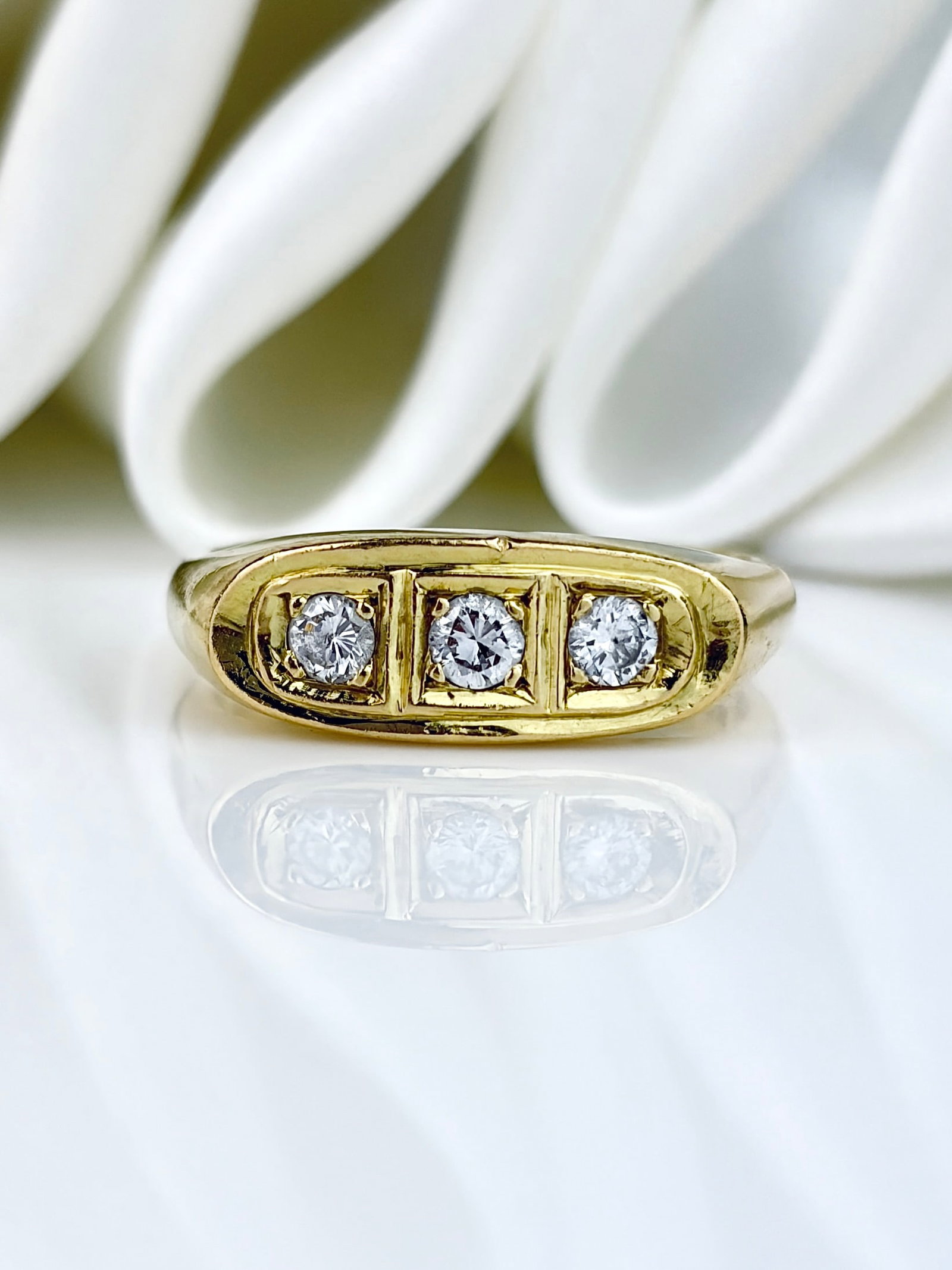 Vintage c.1976 Chunky 3 Stone Diamond Boat Ring in 18ct Yellow Gold: Vintage c.1976 Chunky 3 Stone Diamond Boat Ring in 18ct Yellow Gold <