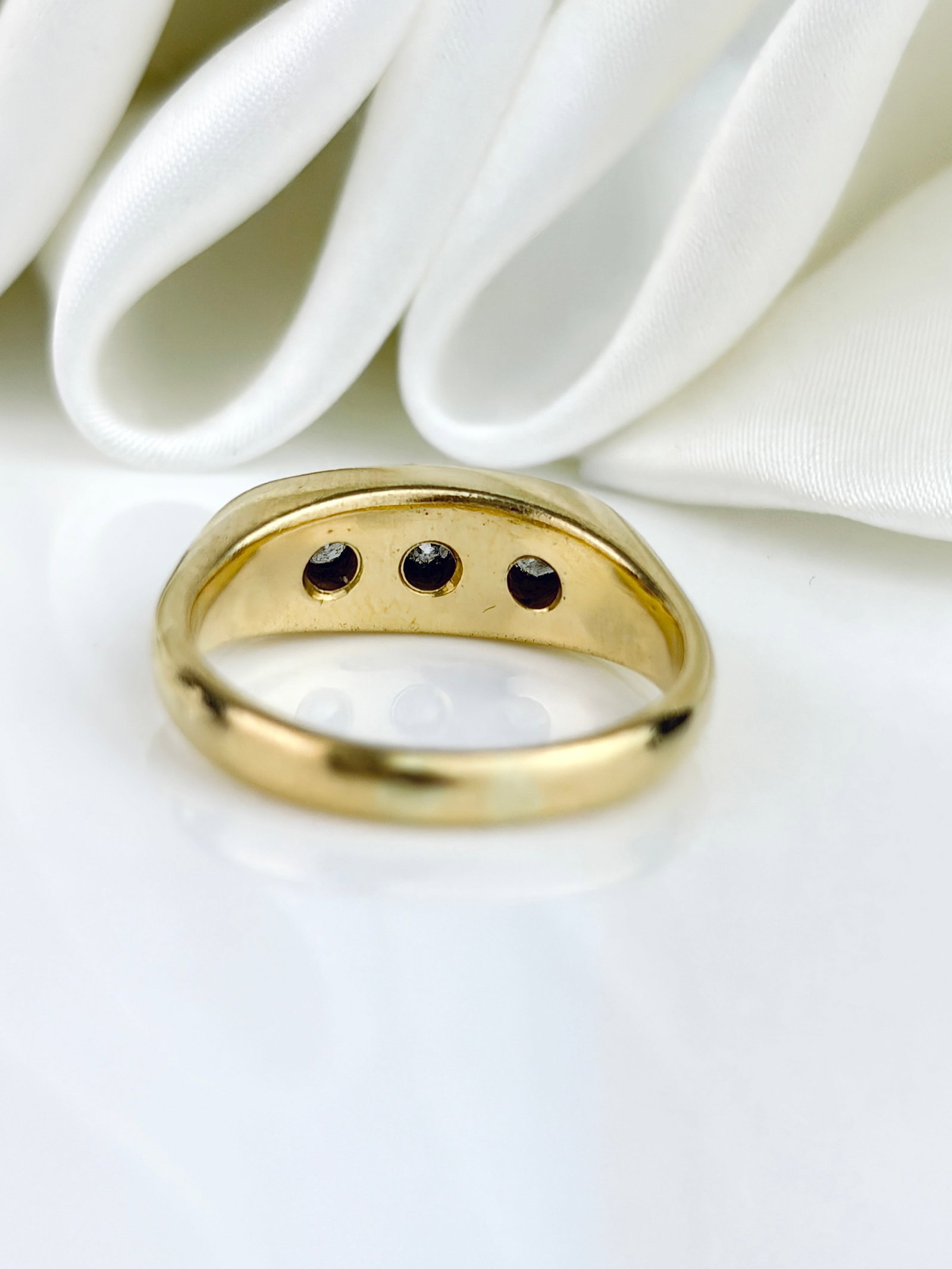 Vintage c.1976 Chunky 3 Stone Diamond Boat Ring in 18ct Yellow Gold - 3
