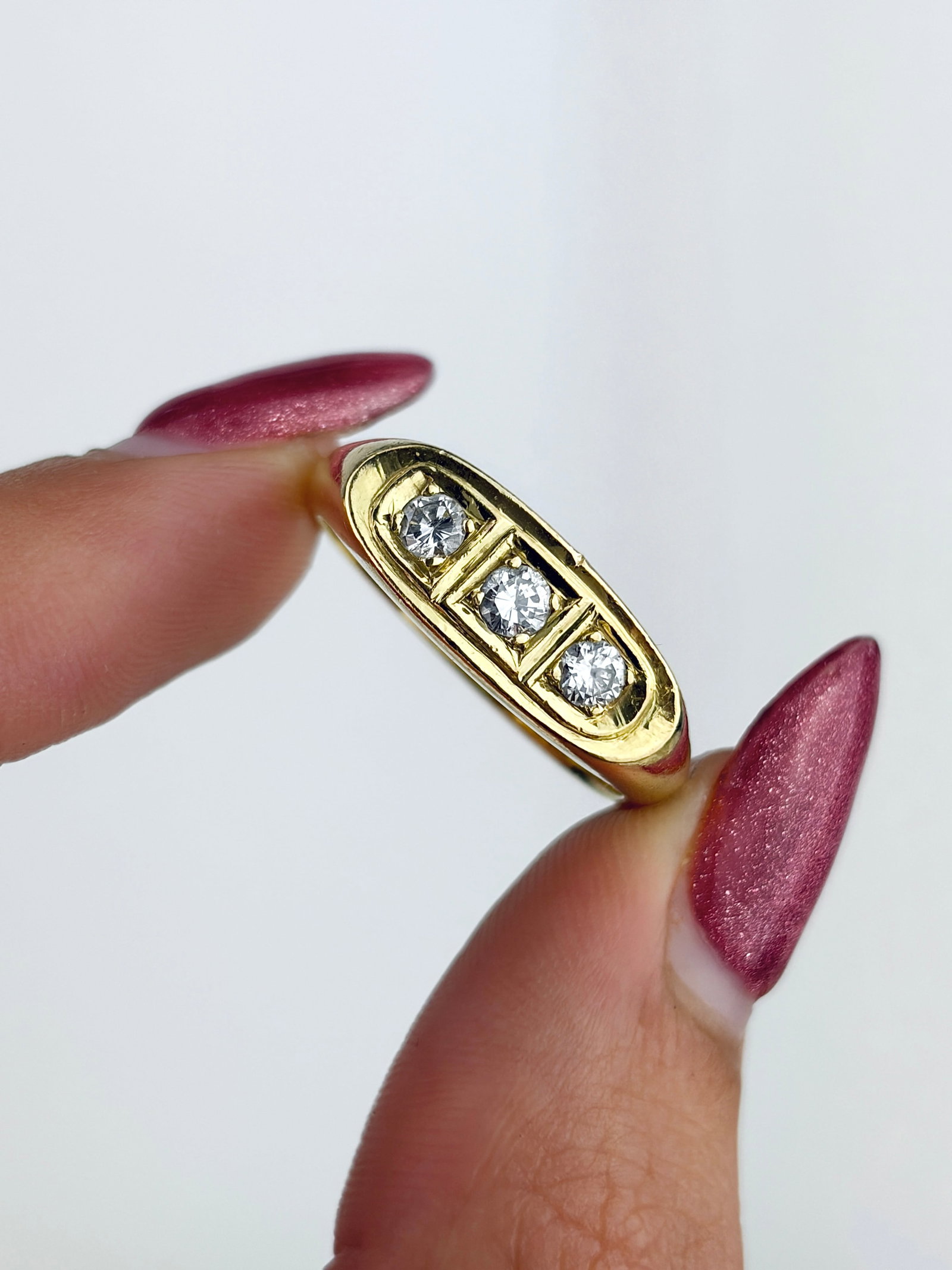 Vintage c.1976 Chunky 3 Stone Diamond Boat Ring in 18ct Yellow Gold - 5