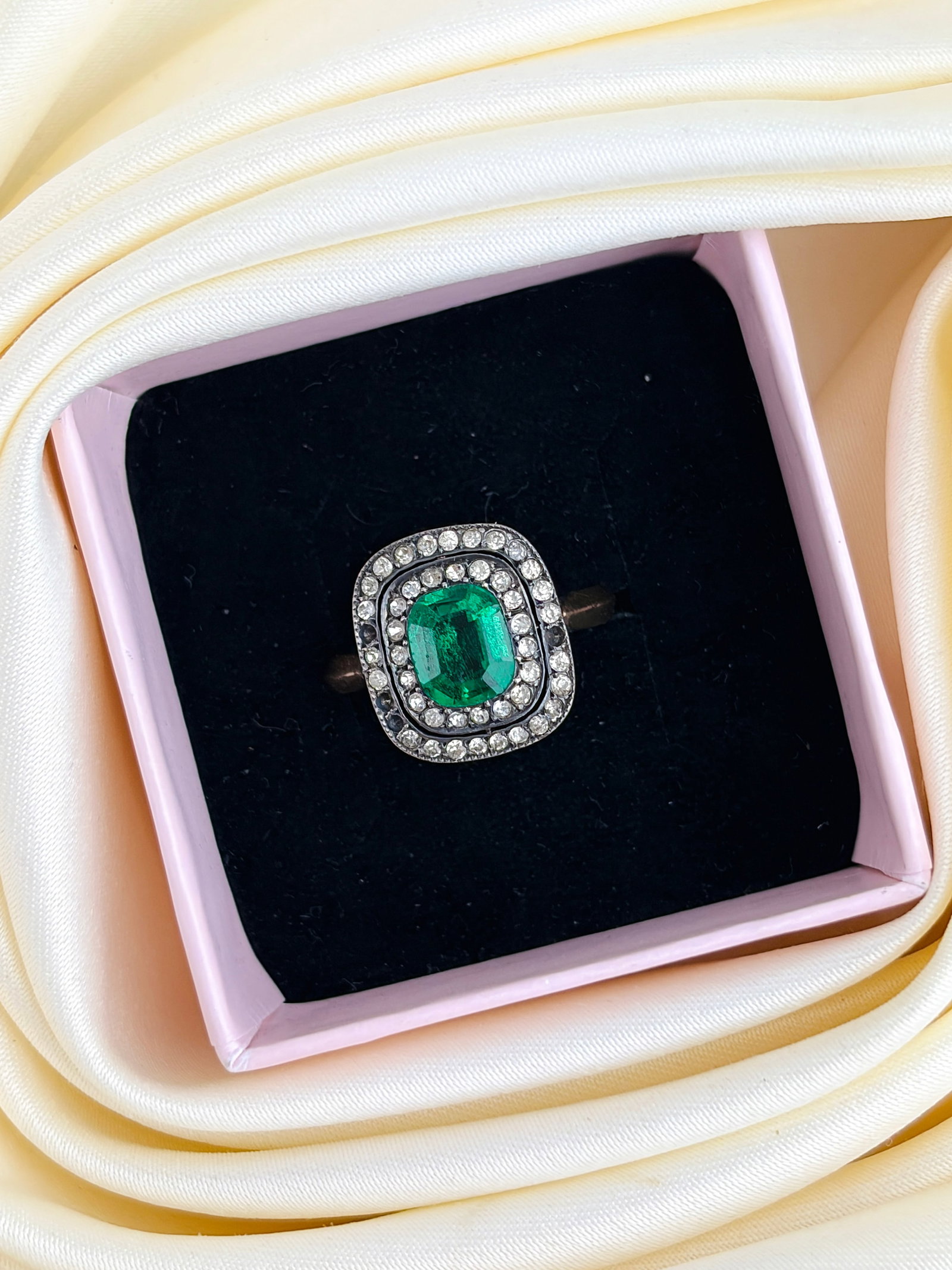 Antique 9ct Gold Green and White Paste Cluster Ring - 10