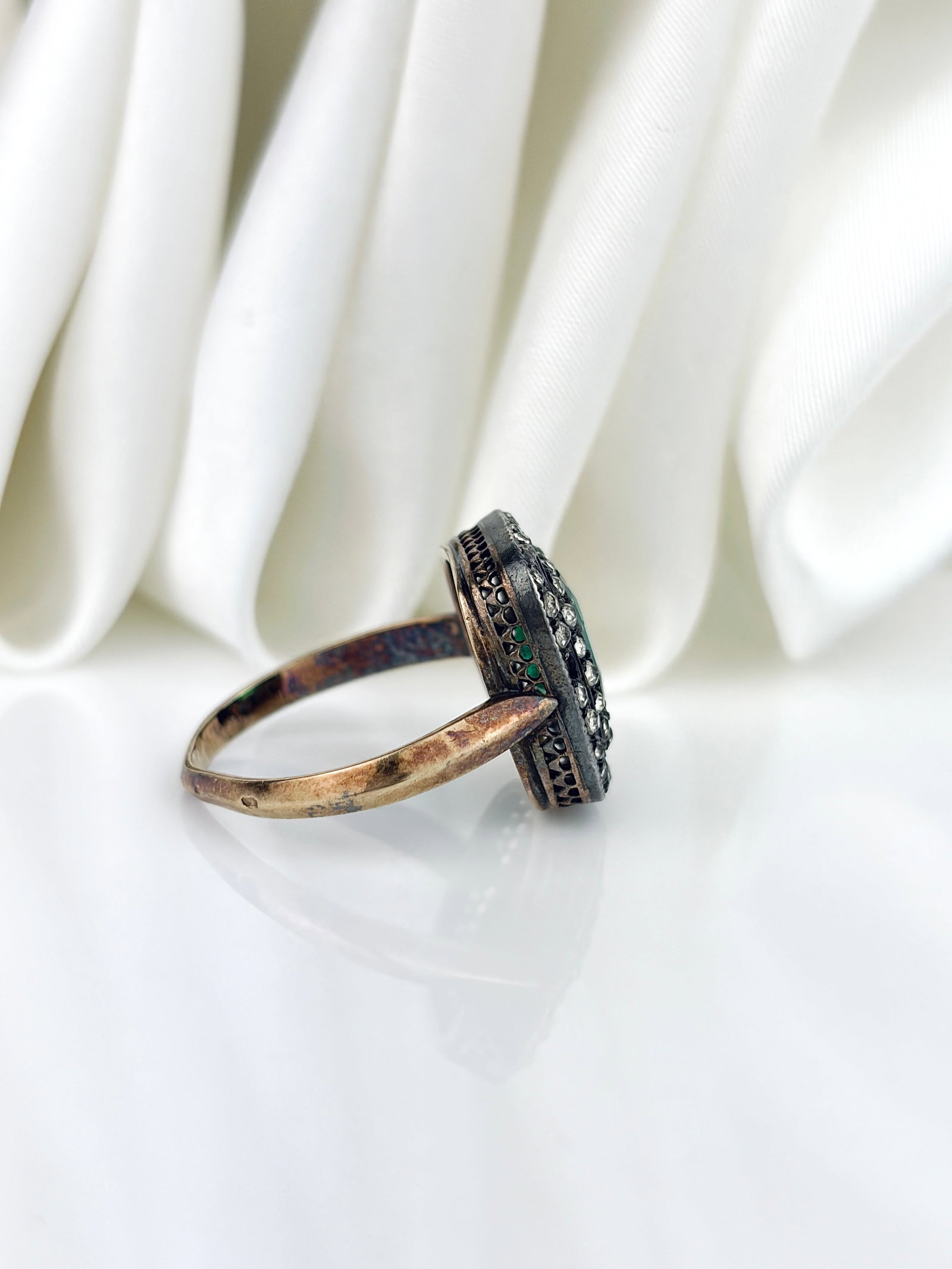Antique 9ct Gold Green and White Paste Cluster Ring - 2