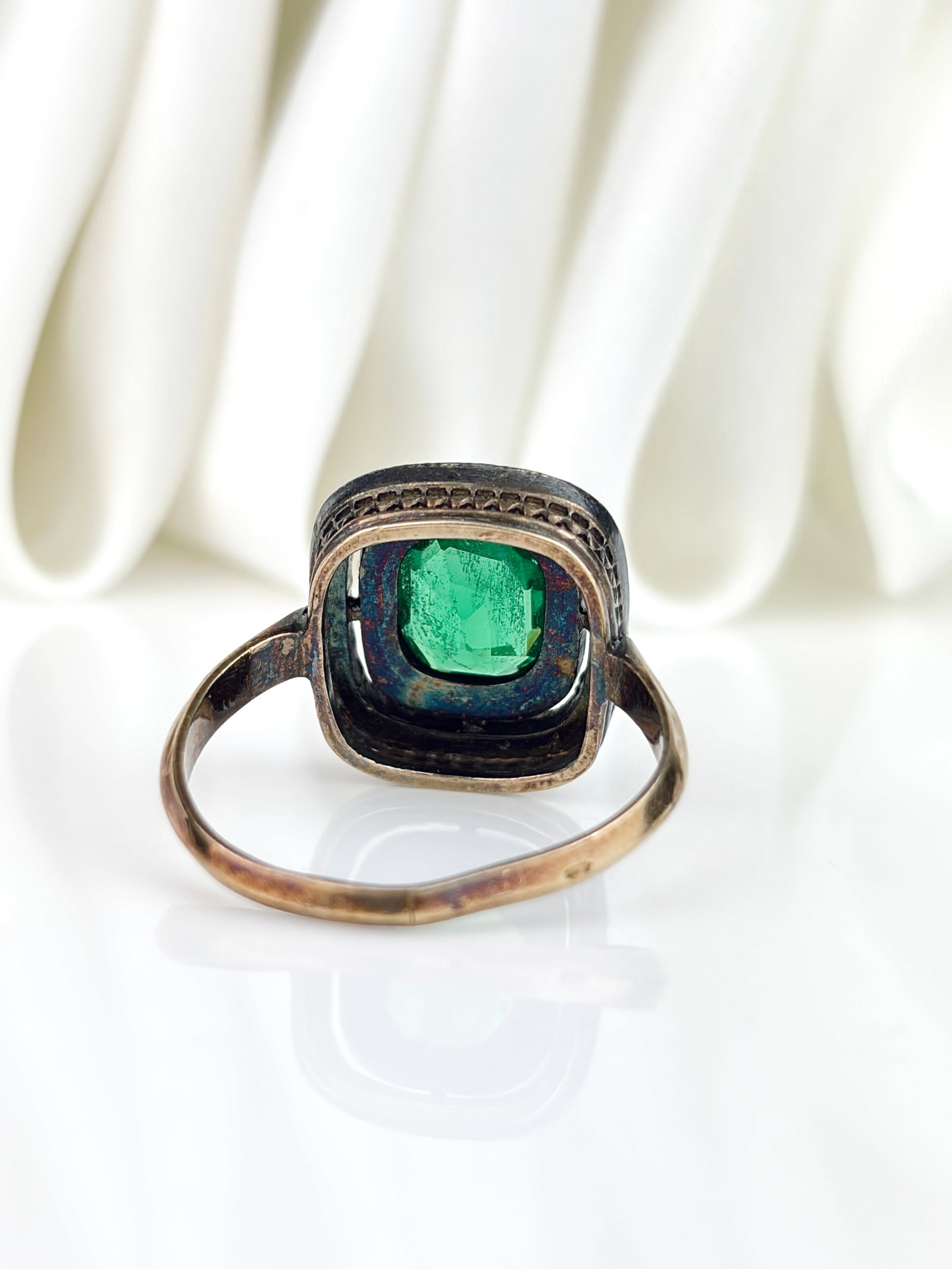 Antique 9ct Gold Green and White Paste Cluster Ring - 3