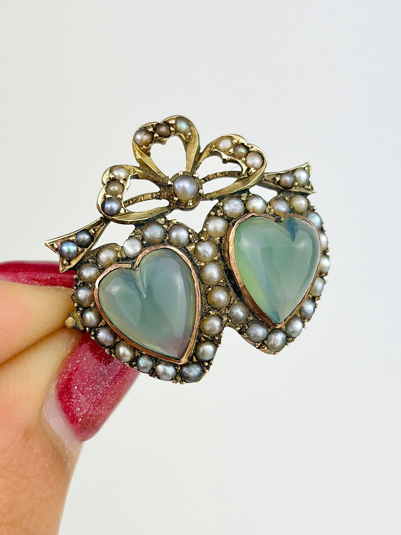 Antique Chrysoberyl and Pearl Double Heart Bow Top Brooch in 9ct Gold: Antique Chrysoberyl and pearl double heart bow top brooch in 9ct gold Beautiful heart c