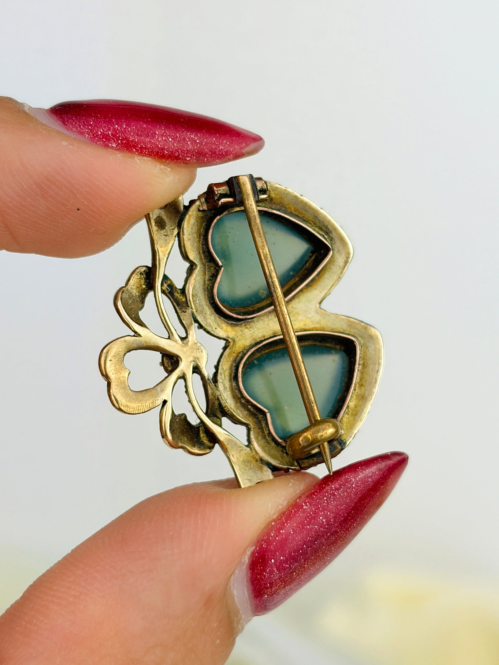 Antique Chrysoberyl and Pearl Double Heart Bow Top Brooch in 9ct Gold - 3