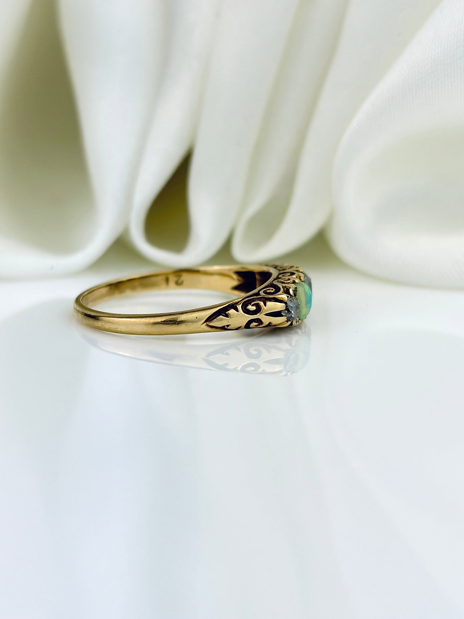 ANTIQUE OPAL AND DIAMOND 5 STONE RING IN GOLD - 2