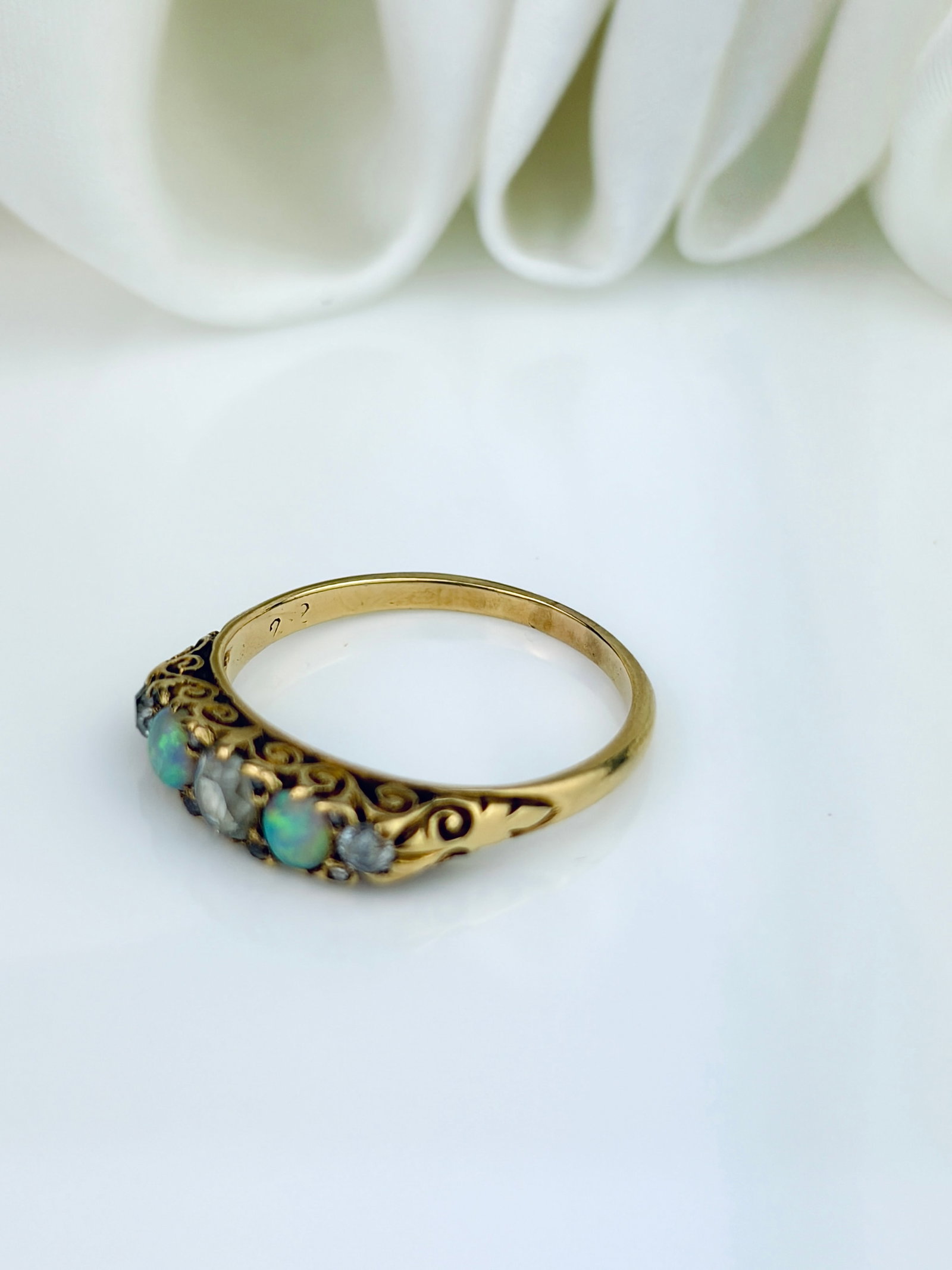 ANTIQUE OPAL AND DIAMOND 5 STONE RING IN GOLD - 4