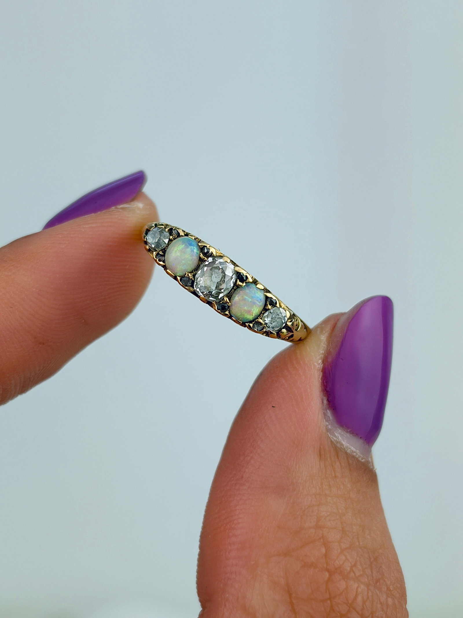 ANTIQUE OPAL AND DIAMOND 5 STONE RING IN GOLD - 5