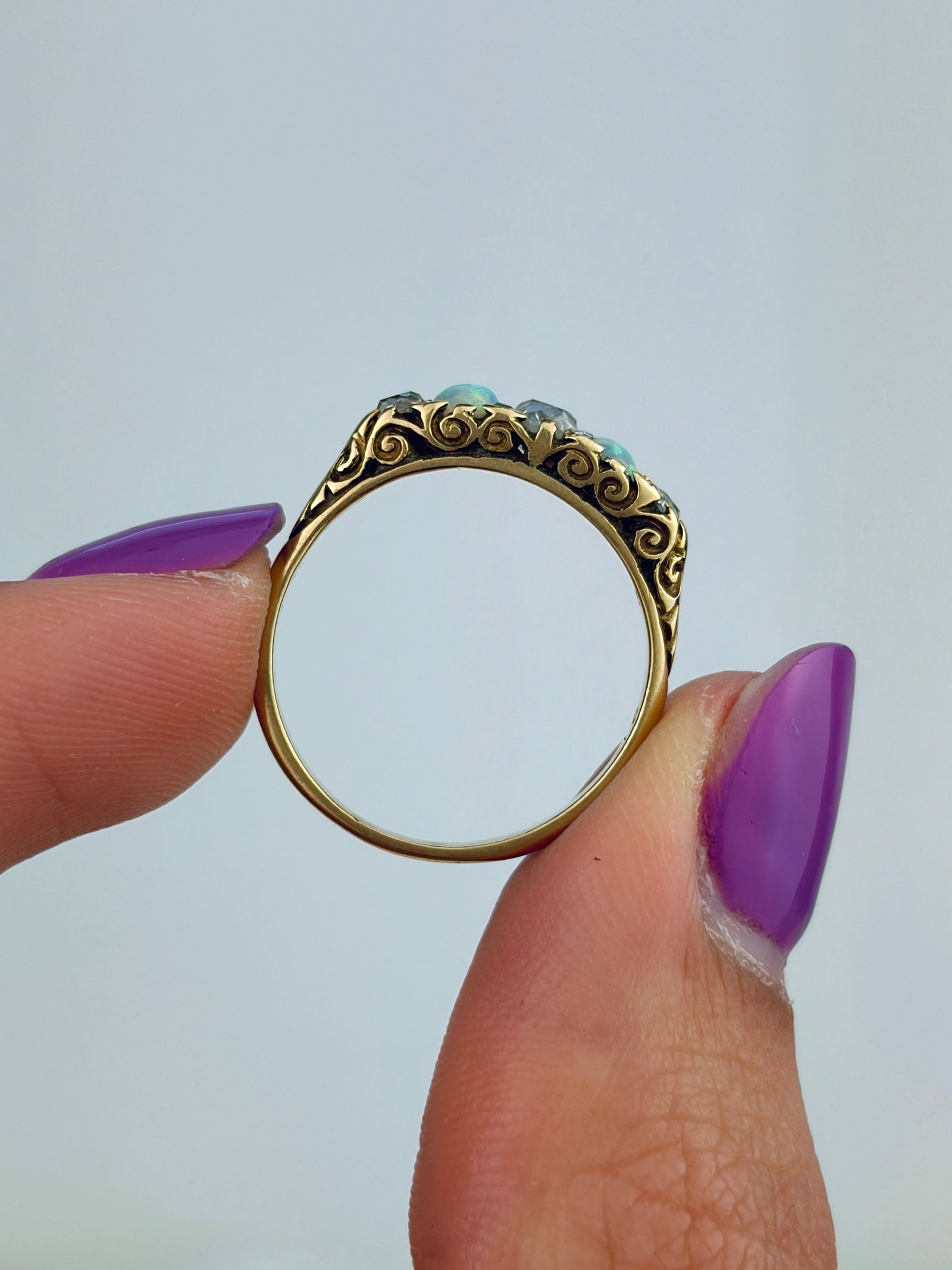 ANTIQUE OPAL AND DIAMOND 5 STONE RING IN GOLD - 6
