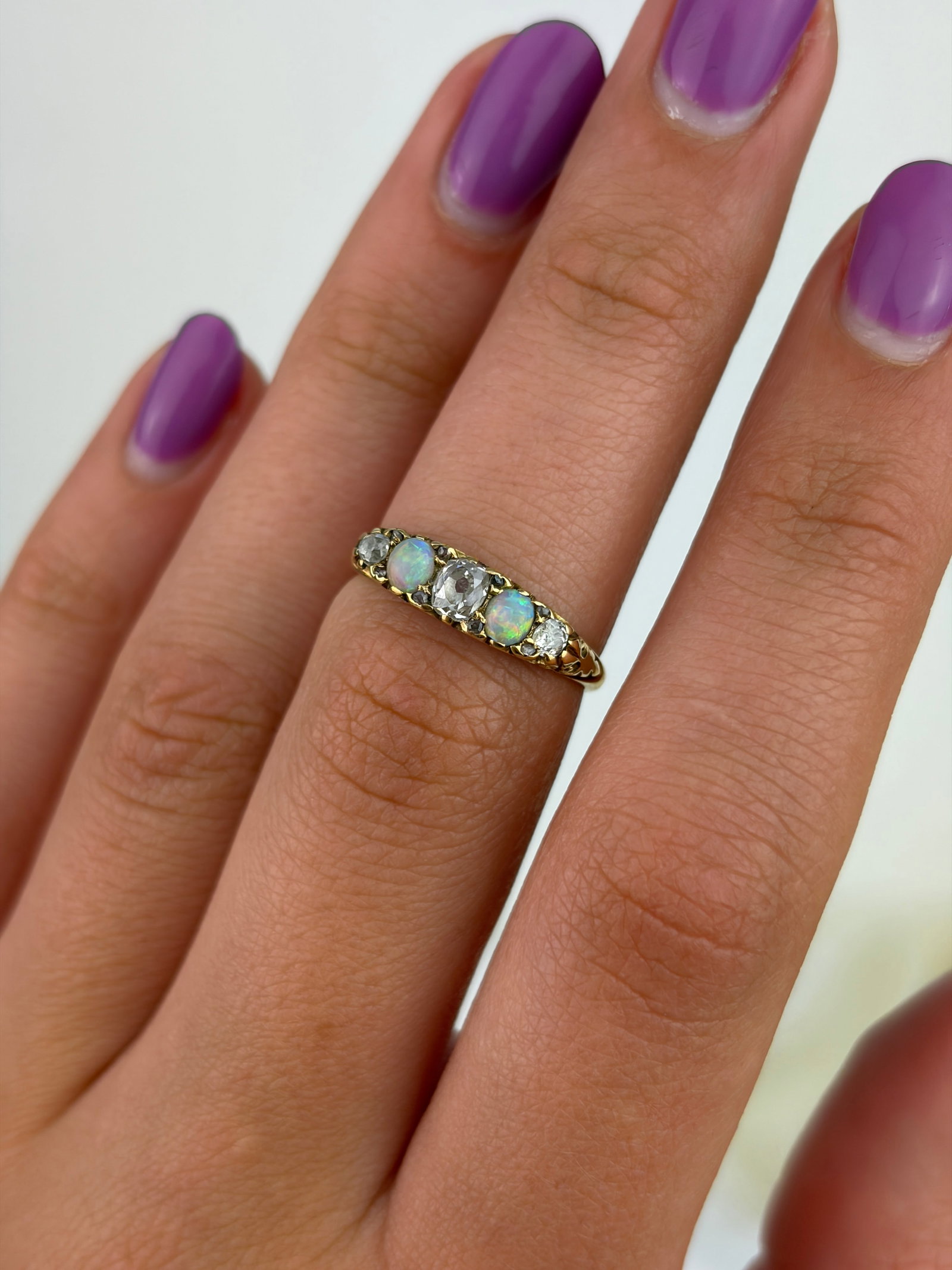ANTIQUE OPAL AND DIAMOND 5 STONE RING IN GOLD - 9