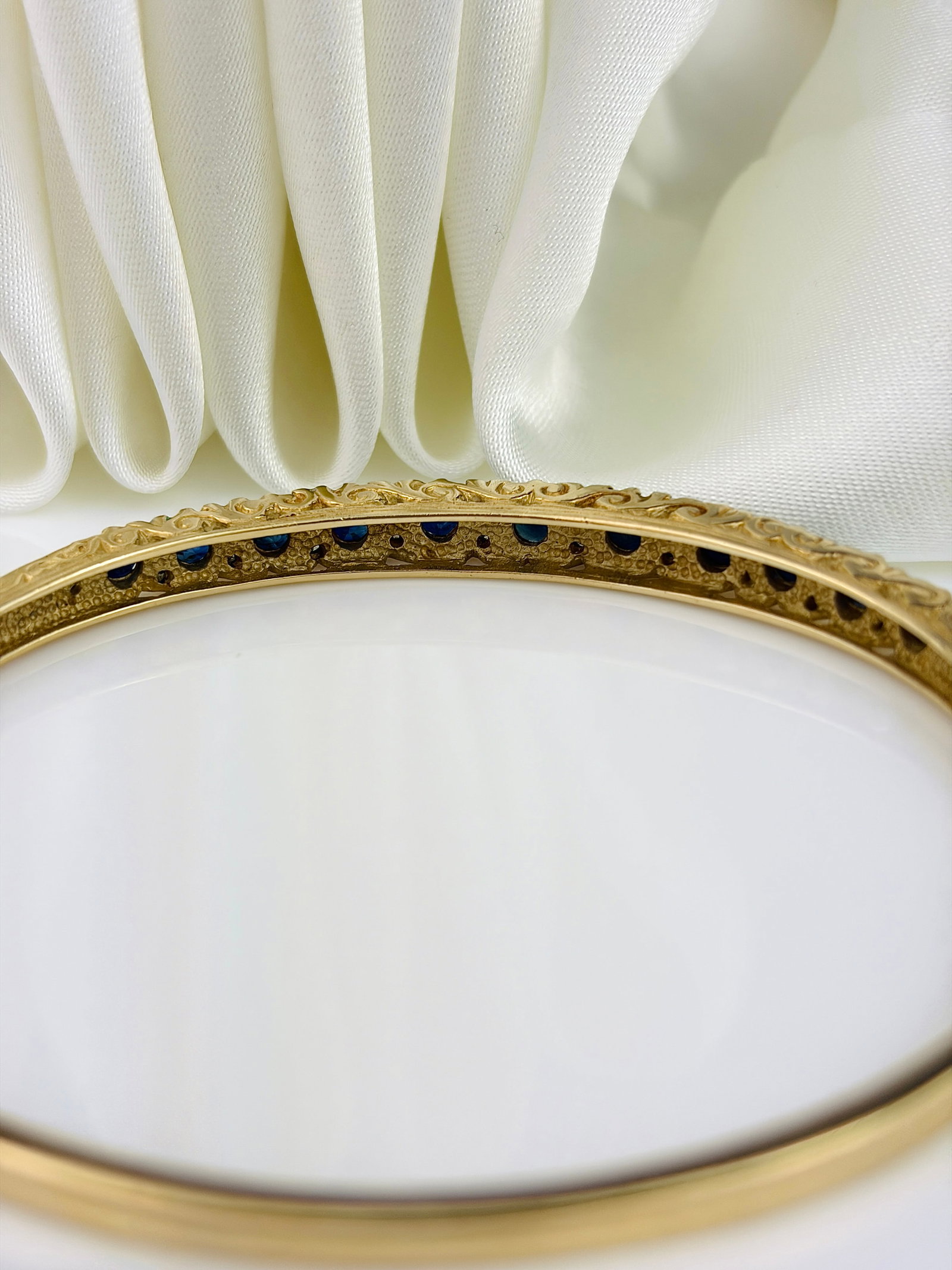 VINTAGE GOLD SAPPHIRE AND DIAMOND BANGLE / BRACELET - 3