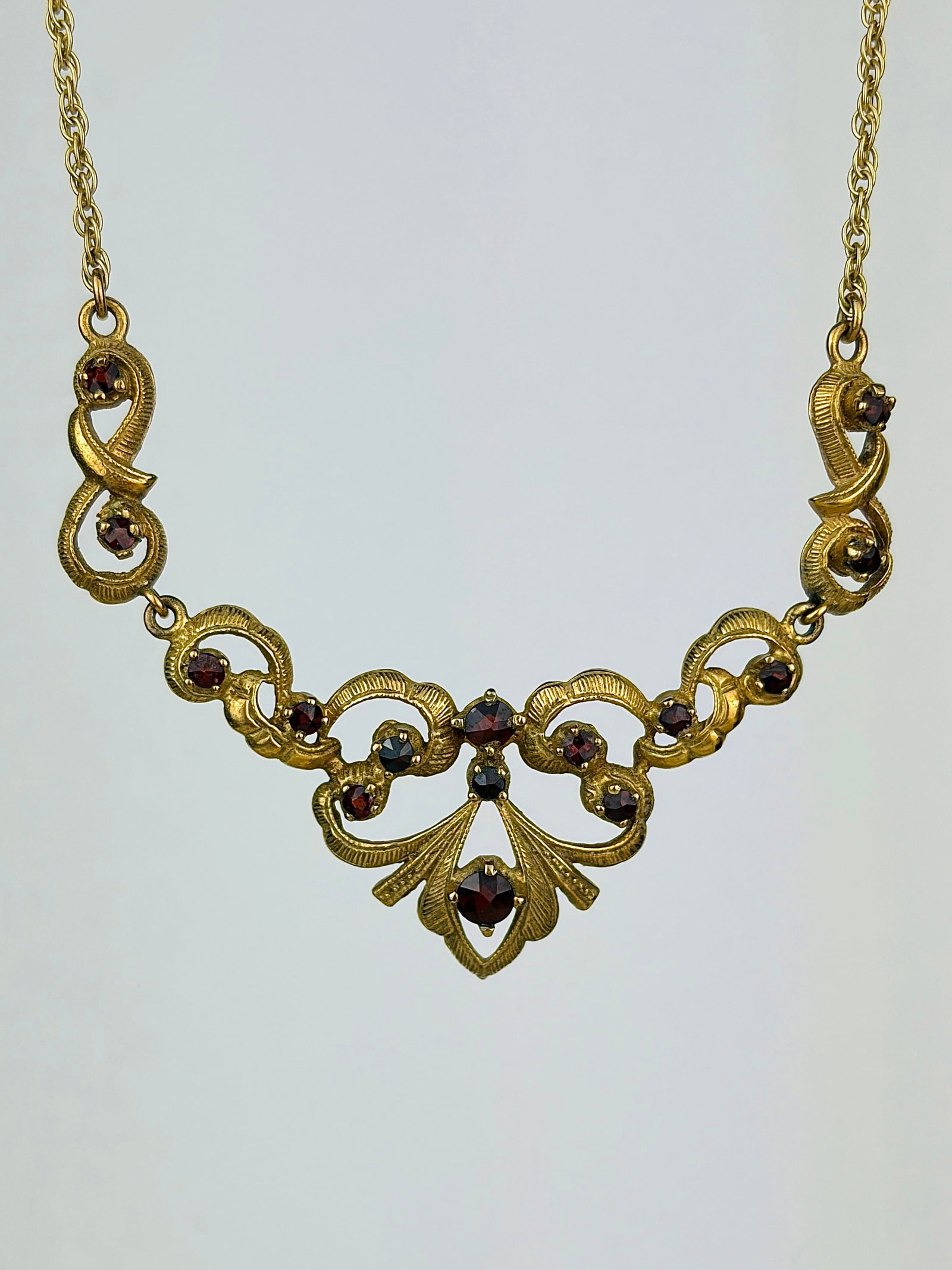 SWEET 9CT GOLD GARNET NECKLACE (1 of 8)