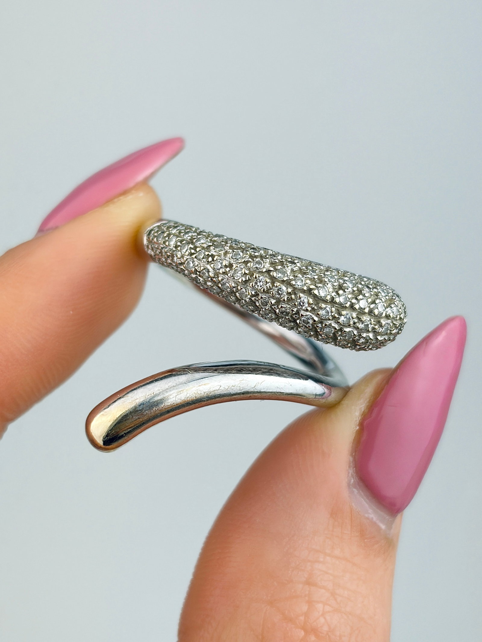 UNIQUE 18CT WHITE GOLD AND DIAMOND WRAP AROUND SNAKE STYLE RING - 5