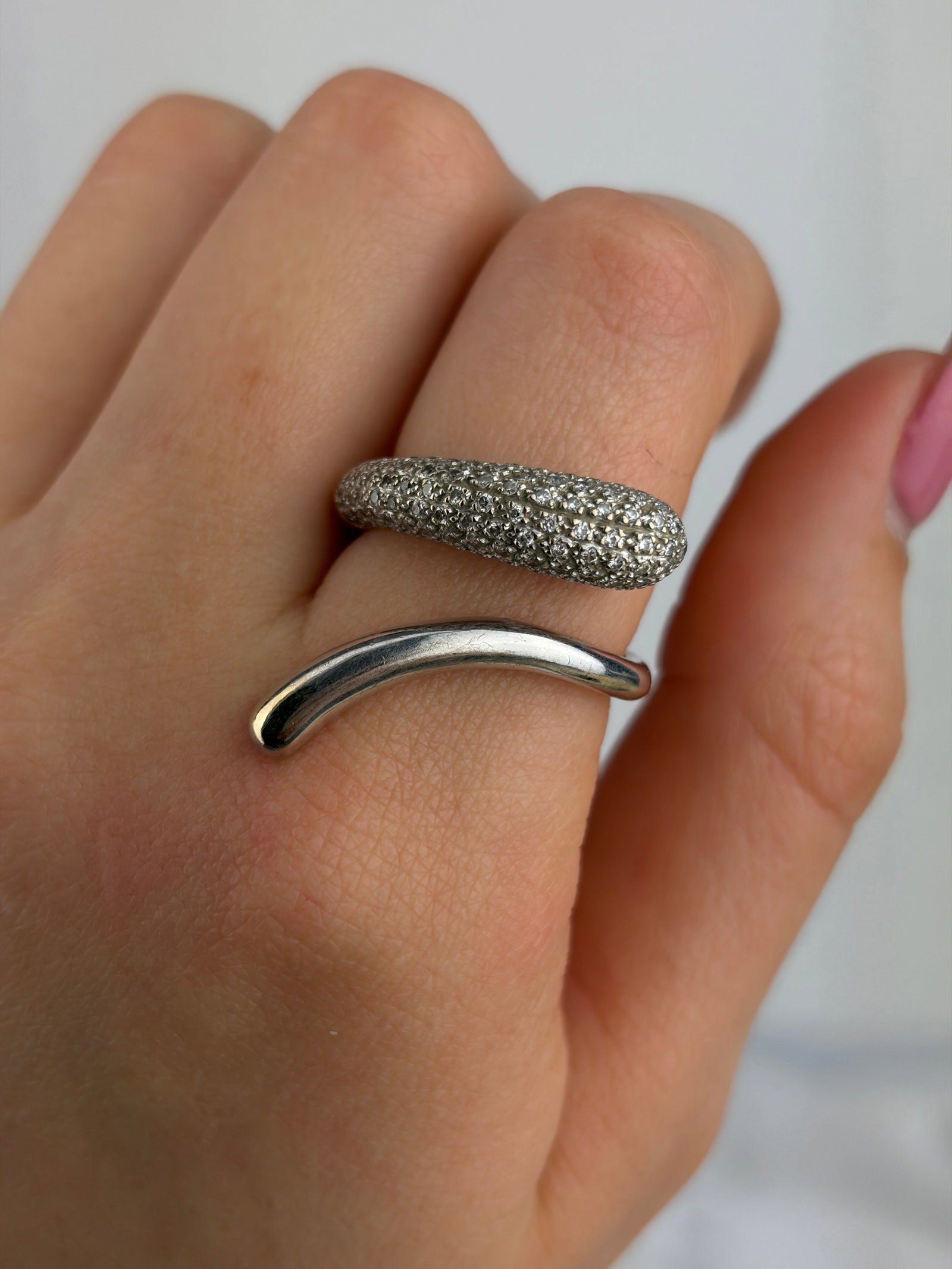 UNIQUE 18CT WHITE GOLD AND DIAMOND WRAP AROUND SNAKE STYLE RING - 8