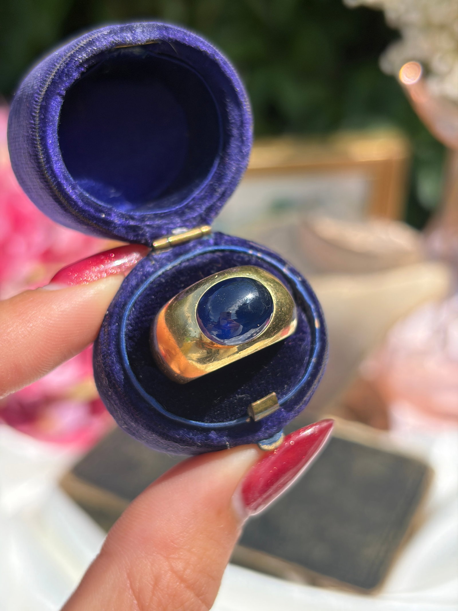 Heavy Vintage 18ct Yellow Gold Cabochon Sapphire Band Ring - 10
