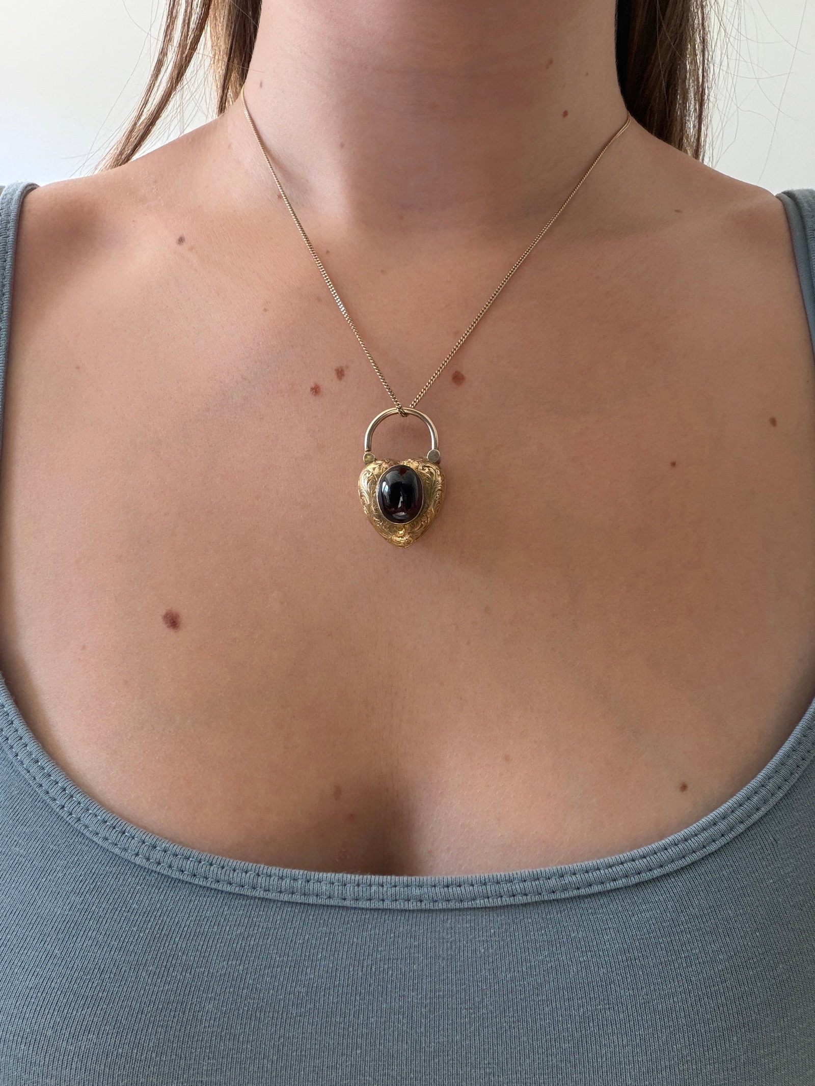 ANTIQUE CABOCHON GARNET FLOWER ENGRAVED HEART PADLOCK WITH LOCKET BACK IN GOLD - 2