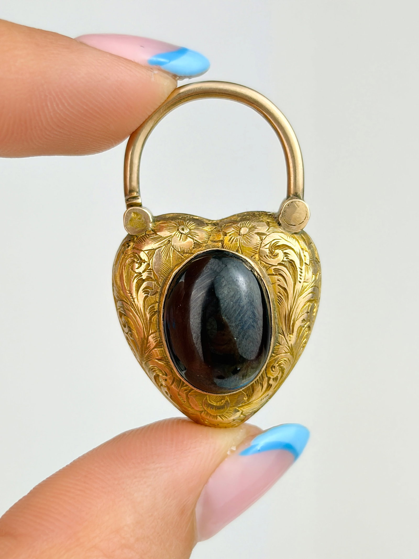 ANTIQUE CABOCHON GARNET FLOWER ENGRAVED HEART PADLOCK WITH LOCKET BACK IN GOLD - 3