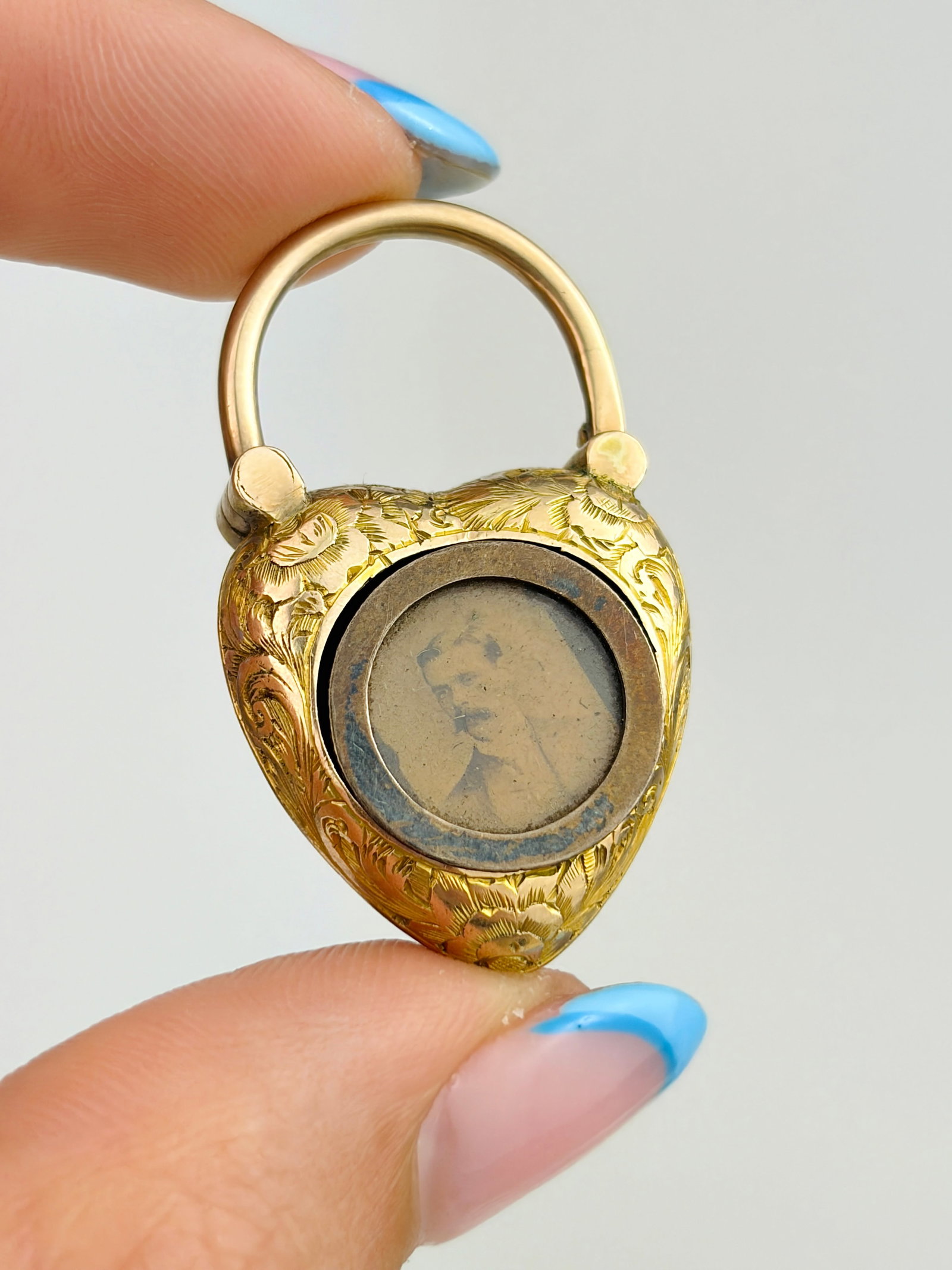 ANTIQUE CABOCHON GARNET FLOWER ENGRAVED HEART PADLOCK WITH LOCKET BACK IN GOLD - 5