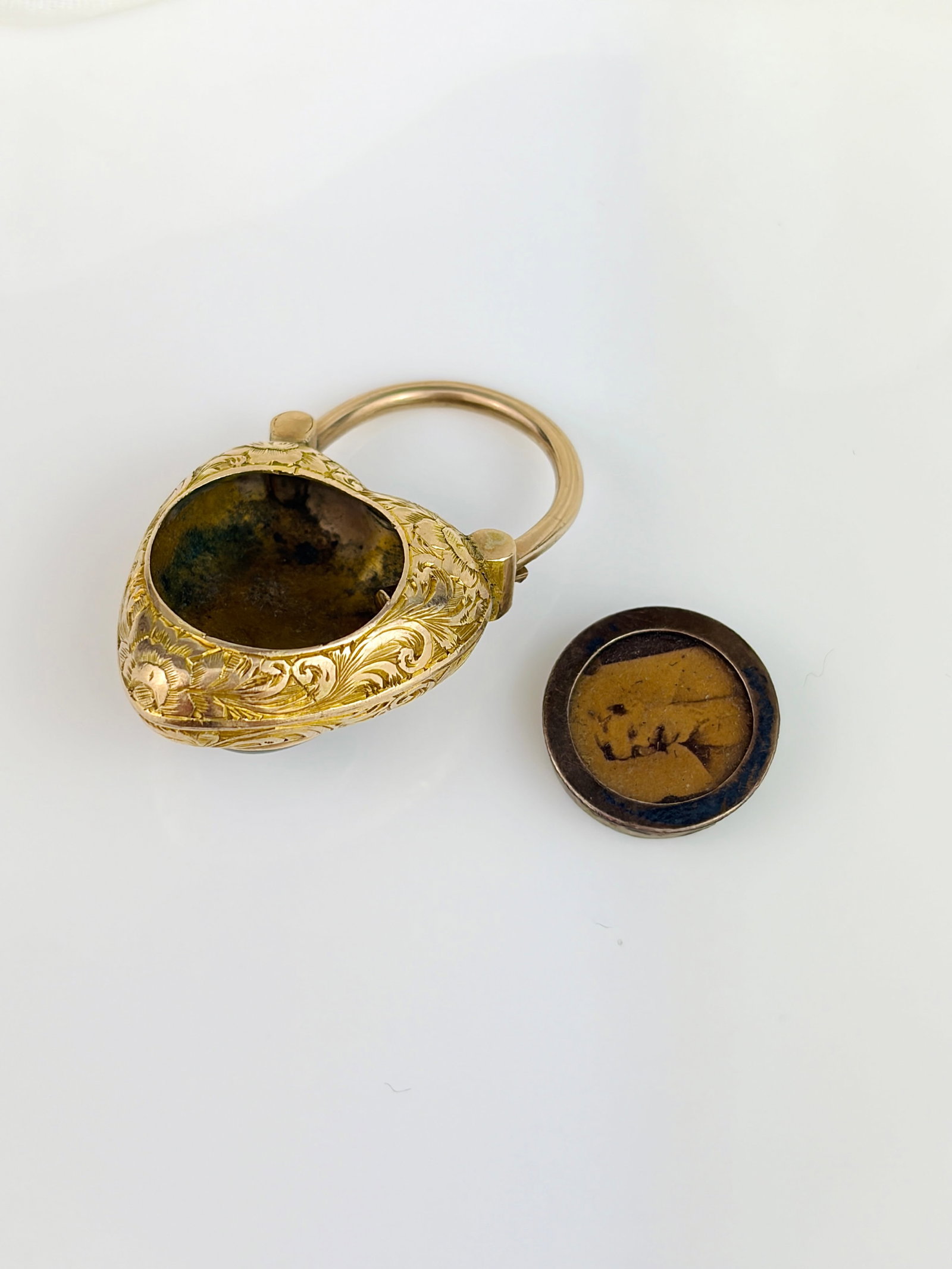 ANTIQUE CABOCHON GARNET FLOWER ENGRAVED HEART PADLOCK WITH LOCKET BACK IN GOLD - 6