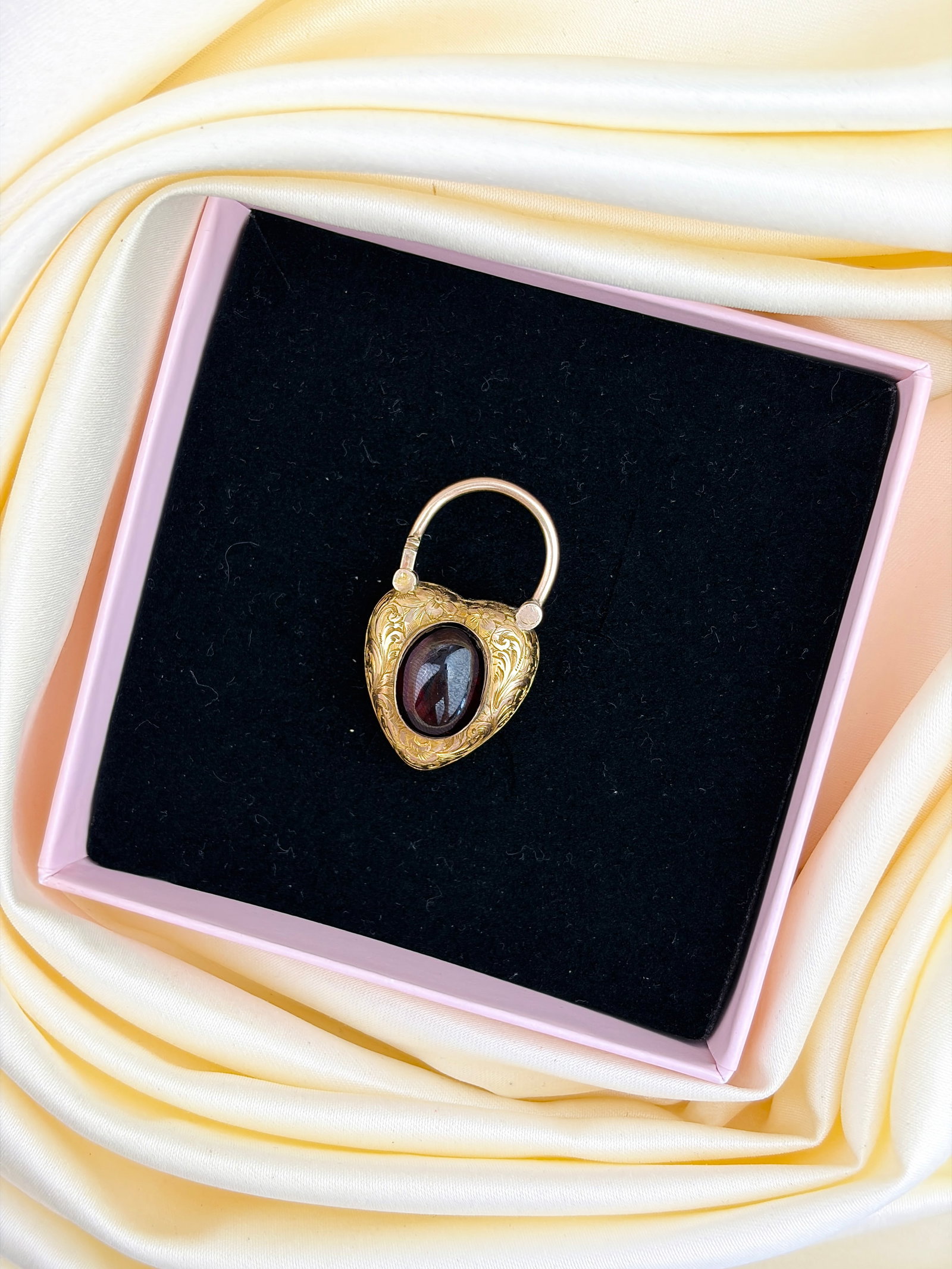 ANTIQUE CABOCHON GARNET FLOWER ENGRAVED HEART PADLOCK WITH LOCKET BACK IN GOLD - 8